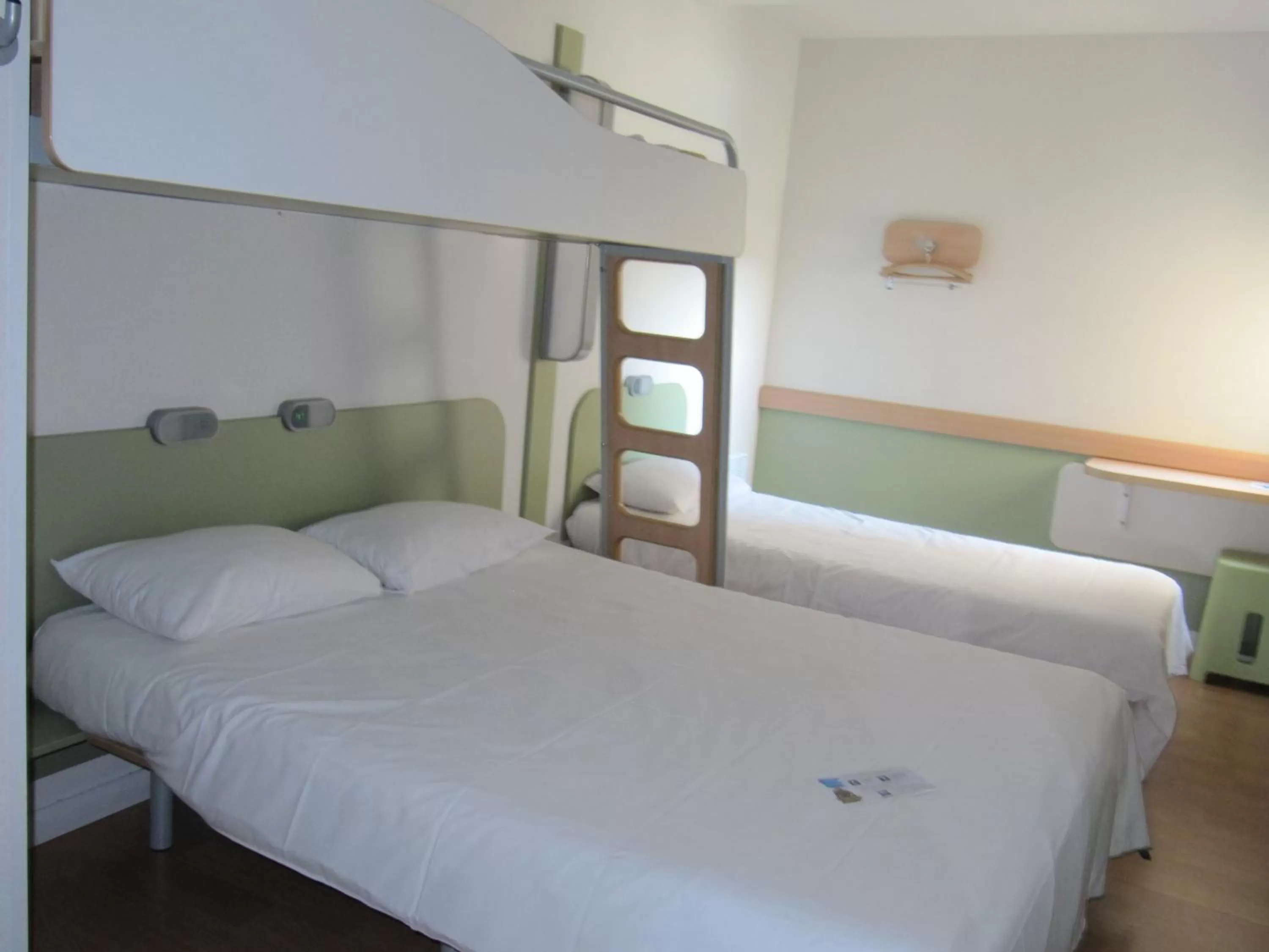 Family, Bed in IBIS Budget Pontivy