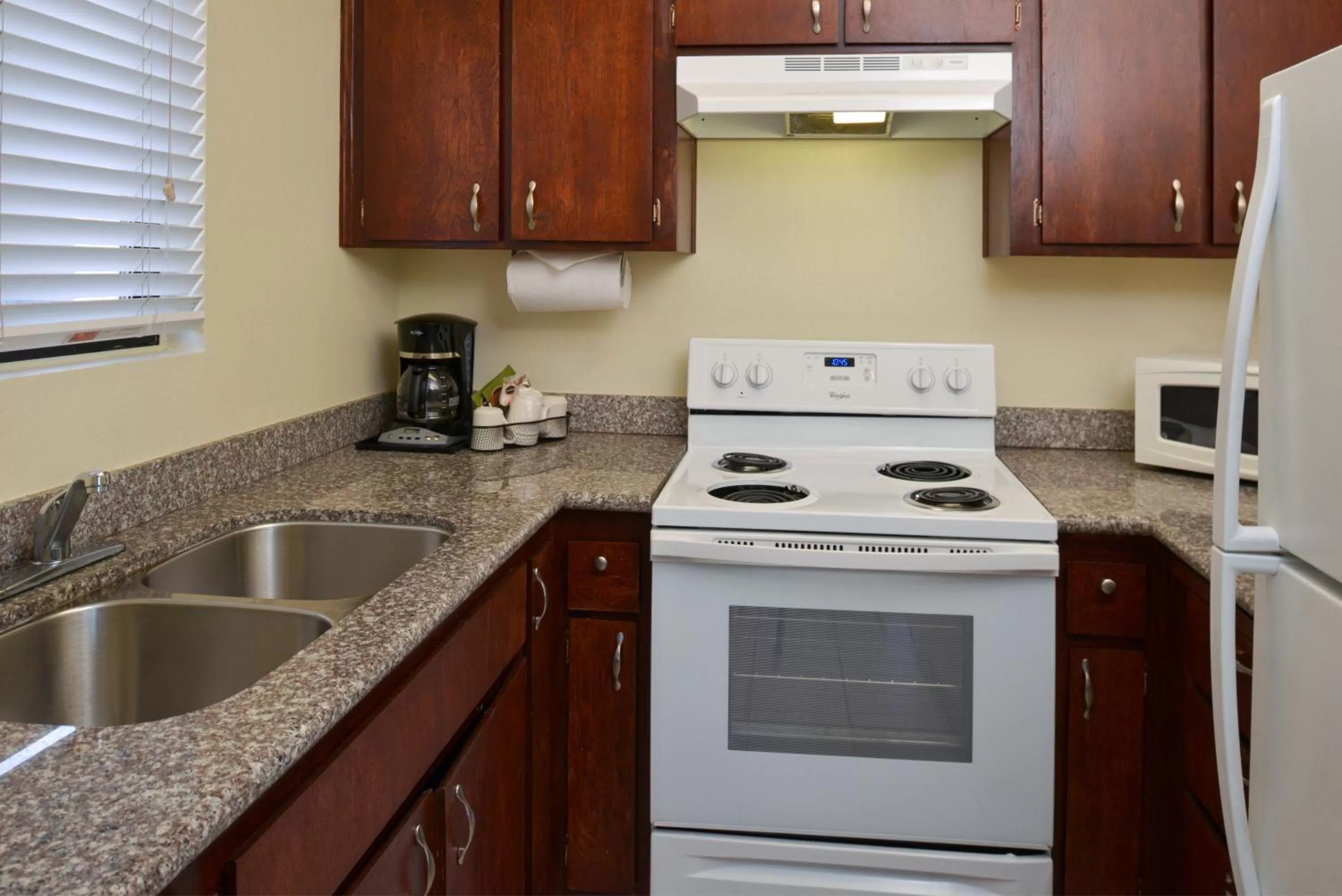 Kitchen or kitchenette in Edgewater Inn and Suites