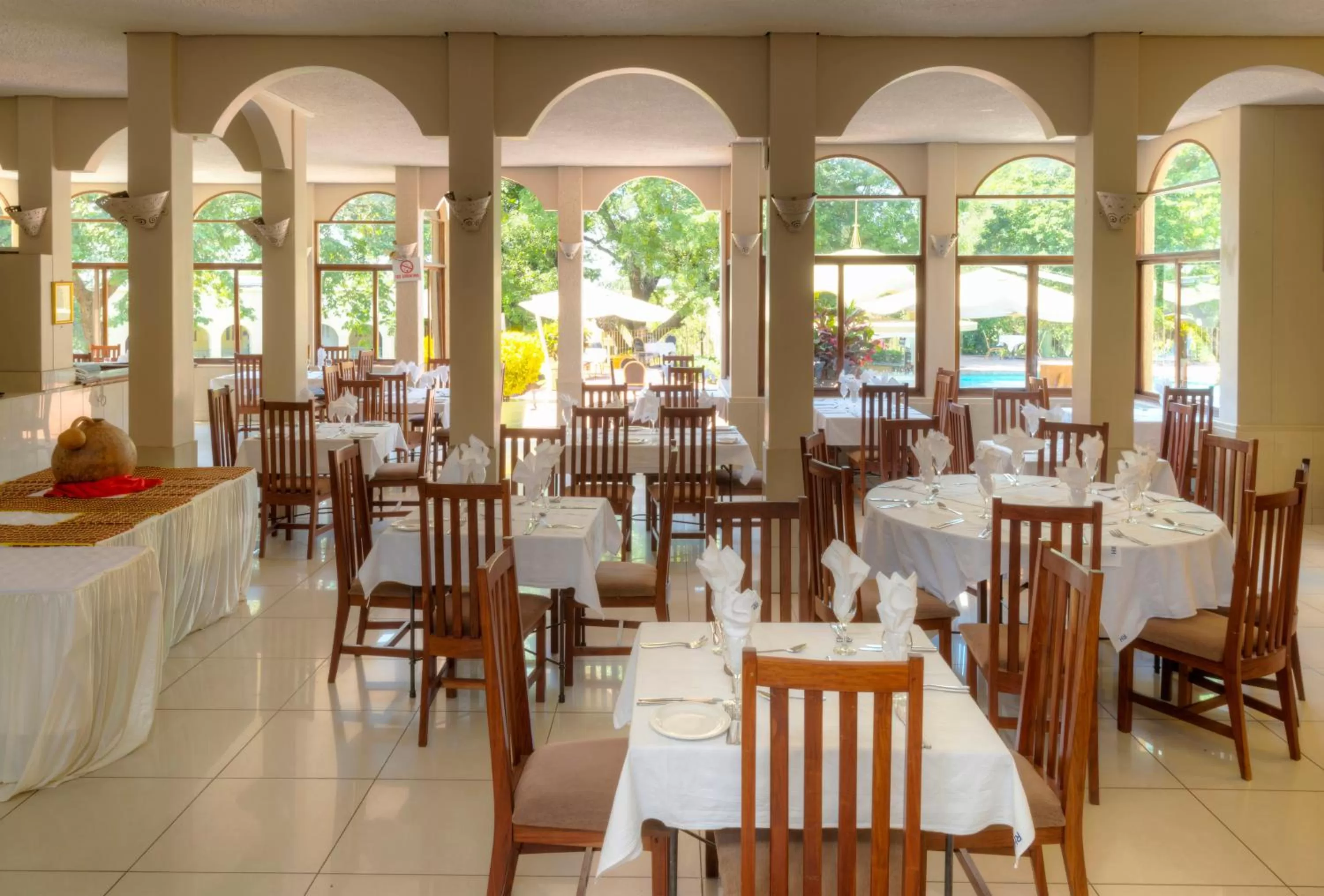 Restaurant/places to eat in Victoria Falls Rainbow Hotel