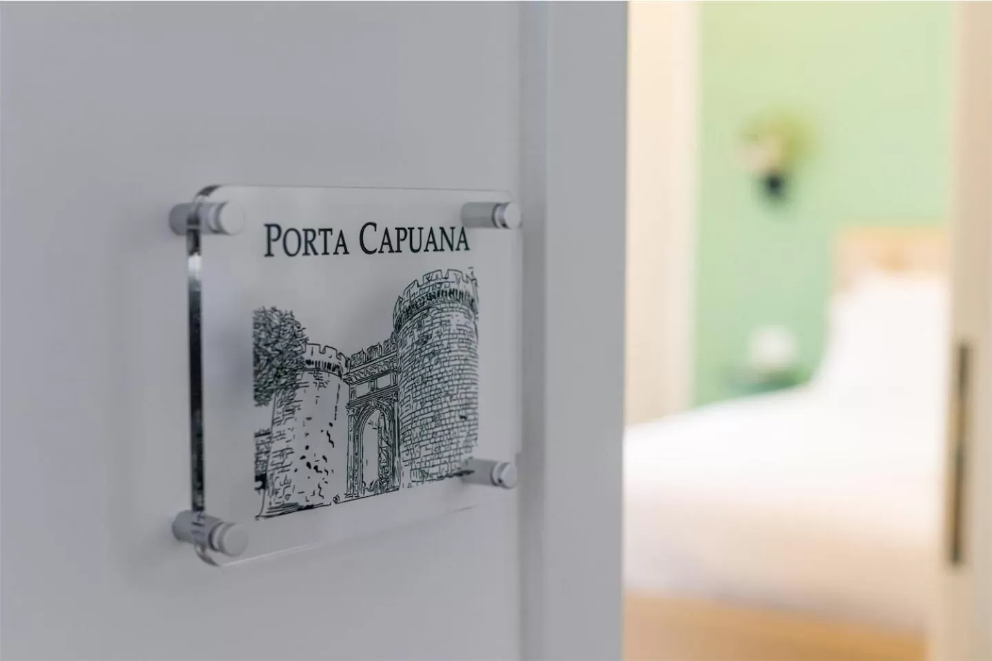 Large Double Room in Le Porte di Partenope