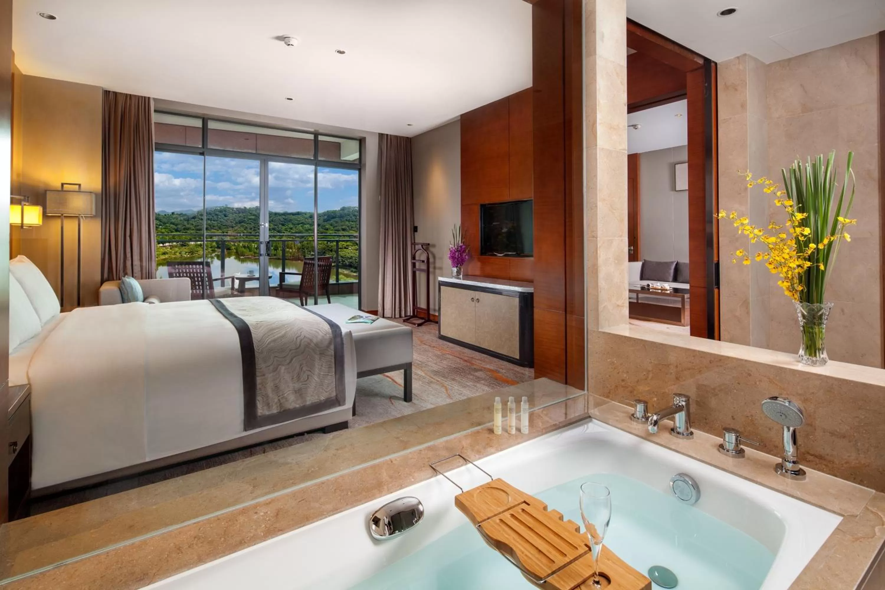 Bedroom, Bed in DoubleTree by Hilton Guangzhou Science City