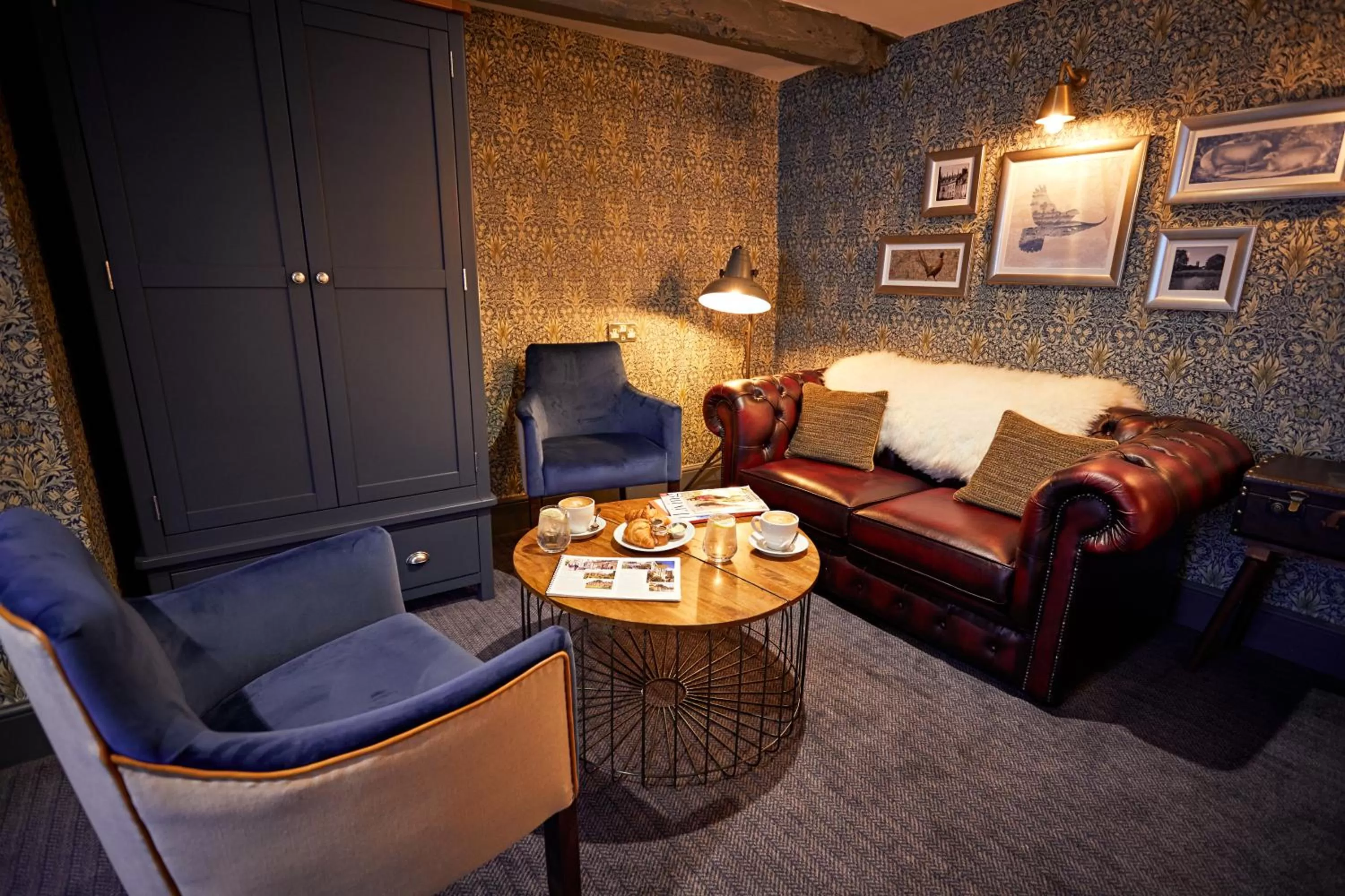 Seating area in The Fleece at Cirencester