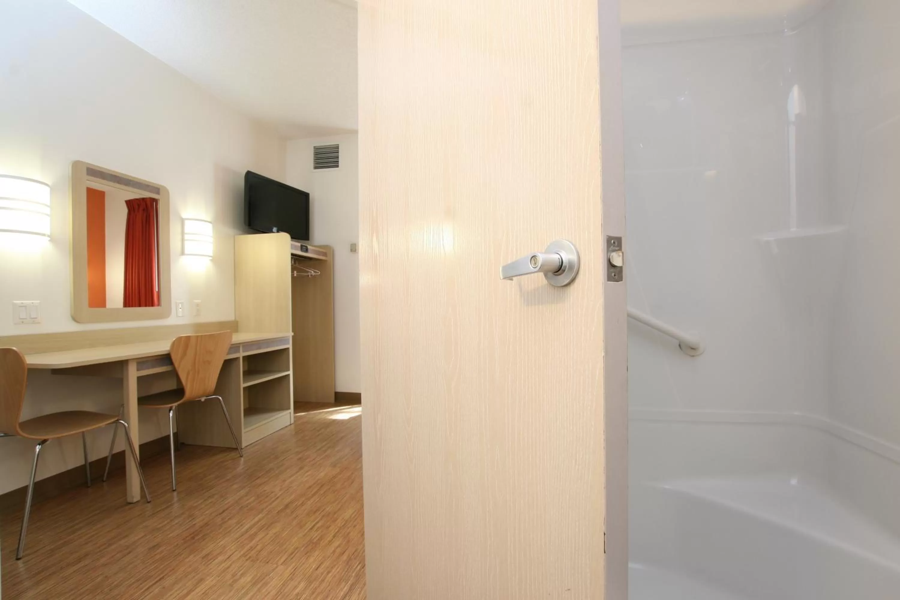 Bedroom in Motel 6-Colchester, VT - Burlington