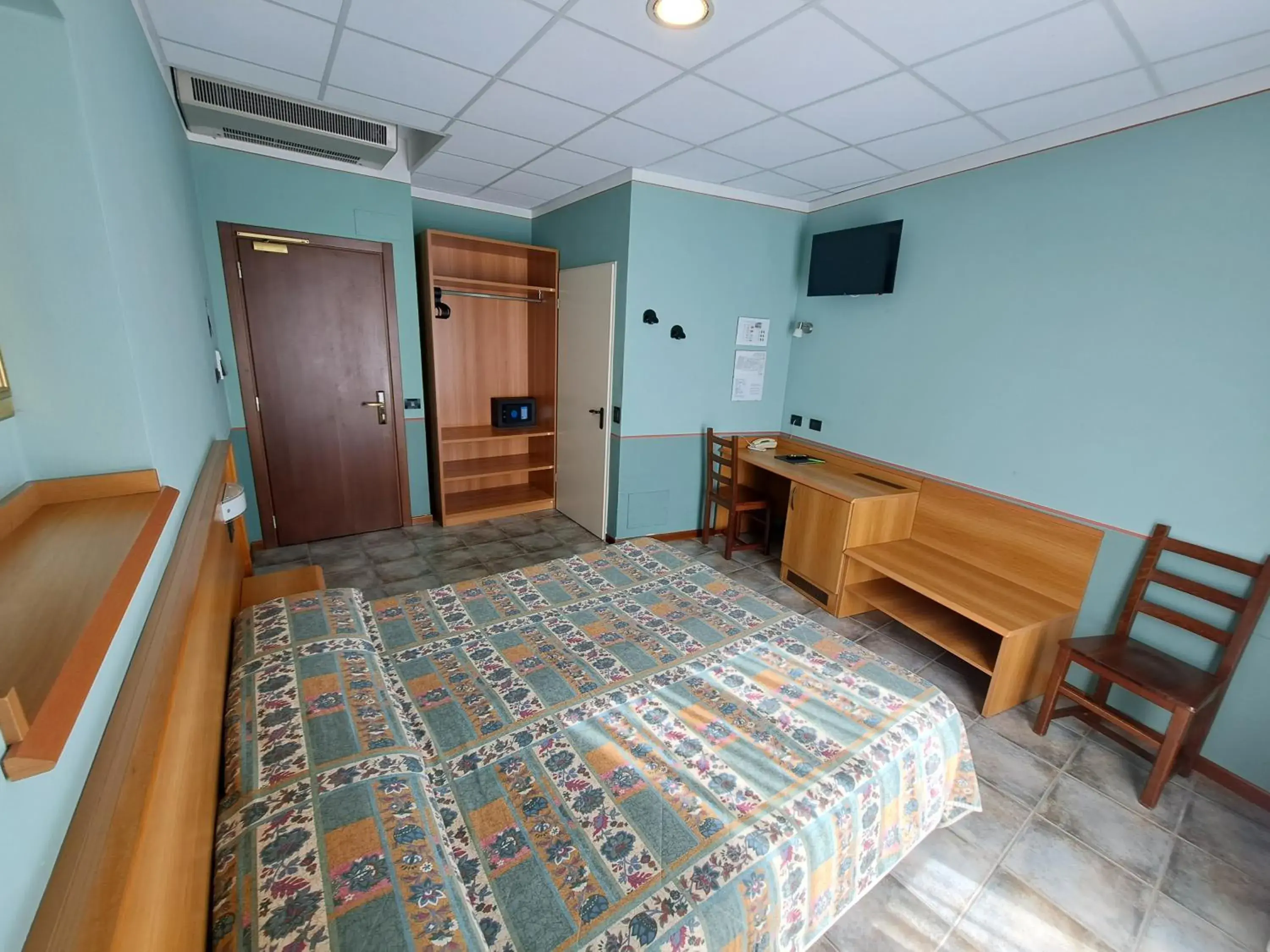 Double or Twin Room with Balcony in Hotel Azalea Double or Twin Room with Balcony in Hotel Azalea