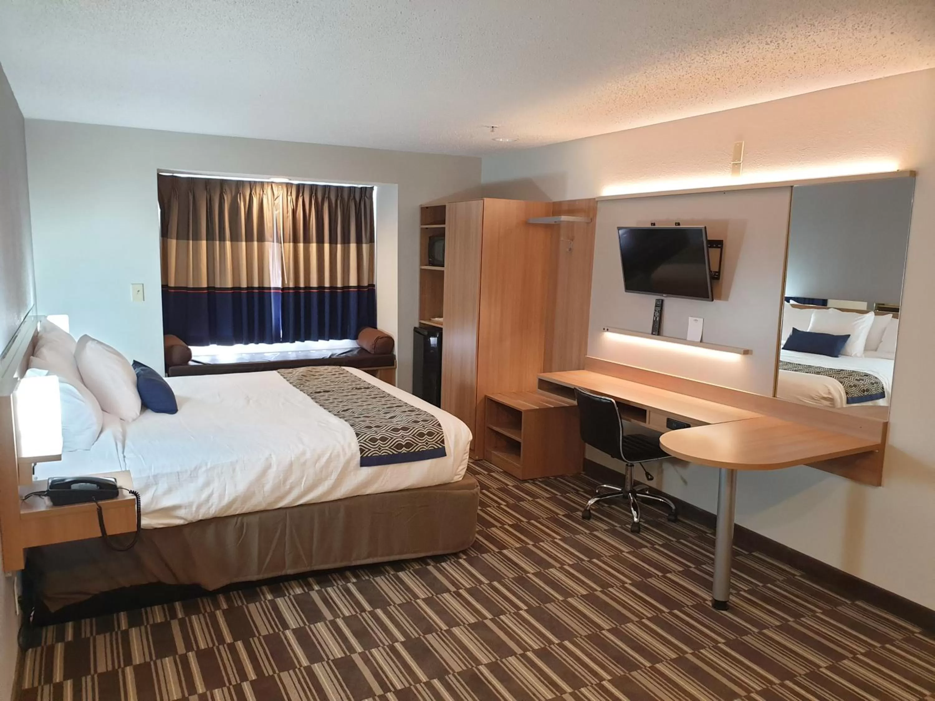 Bed in Microtel Inn & Suites by Wyndham Augusta/Riverwatch