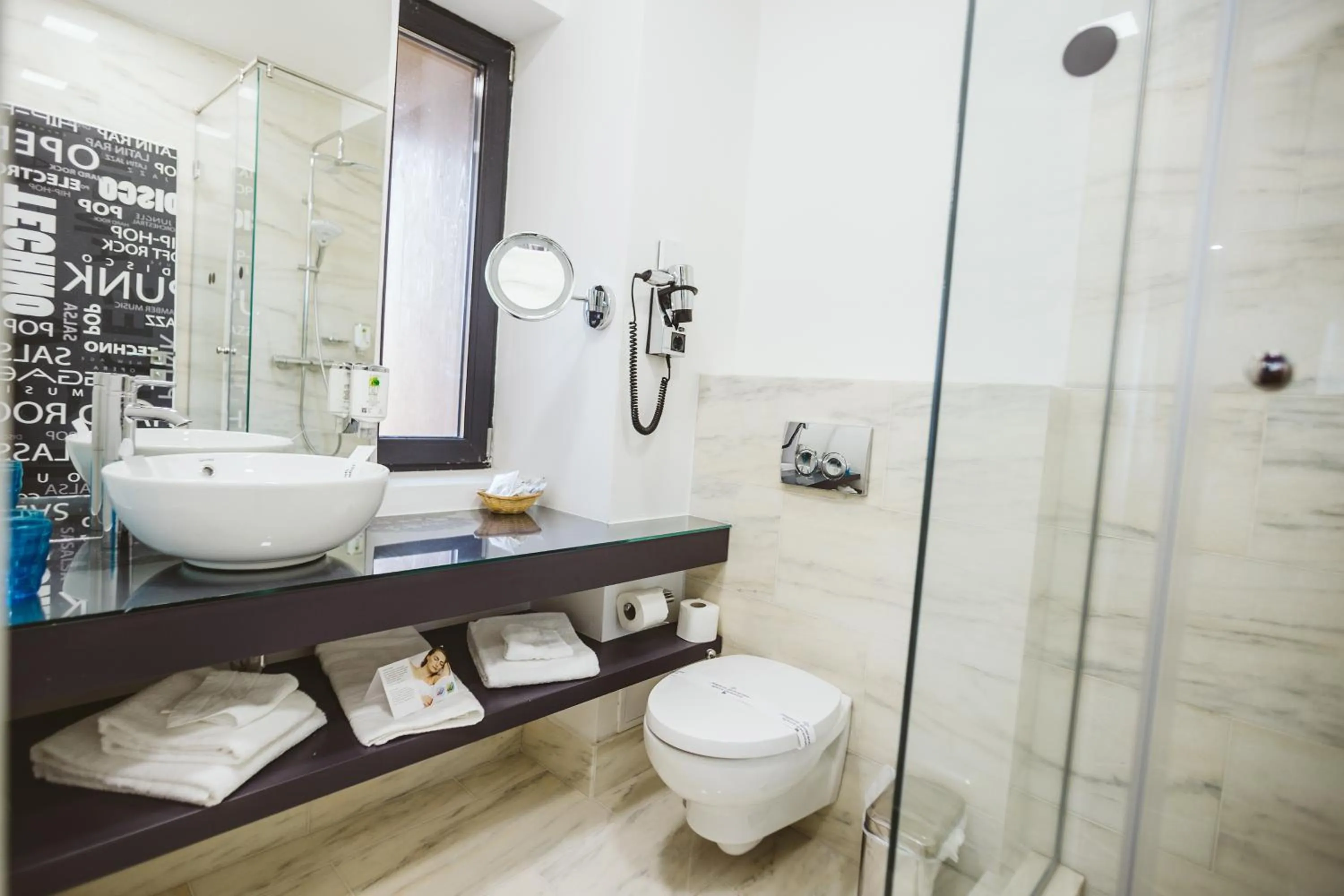 Bathroom in Lol et Lola Hotel