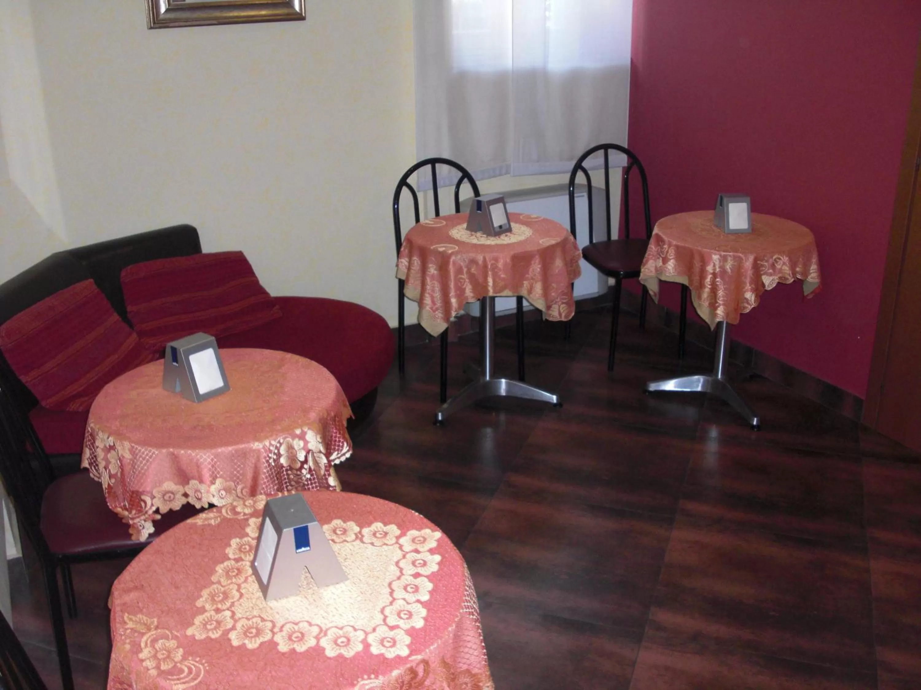 Restaurant/places to eat in Hotel Legnano