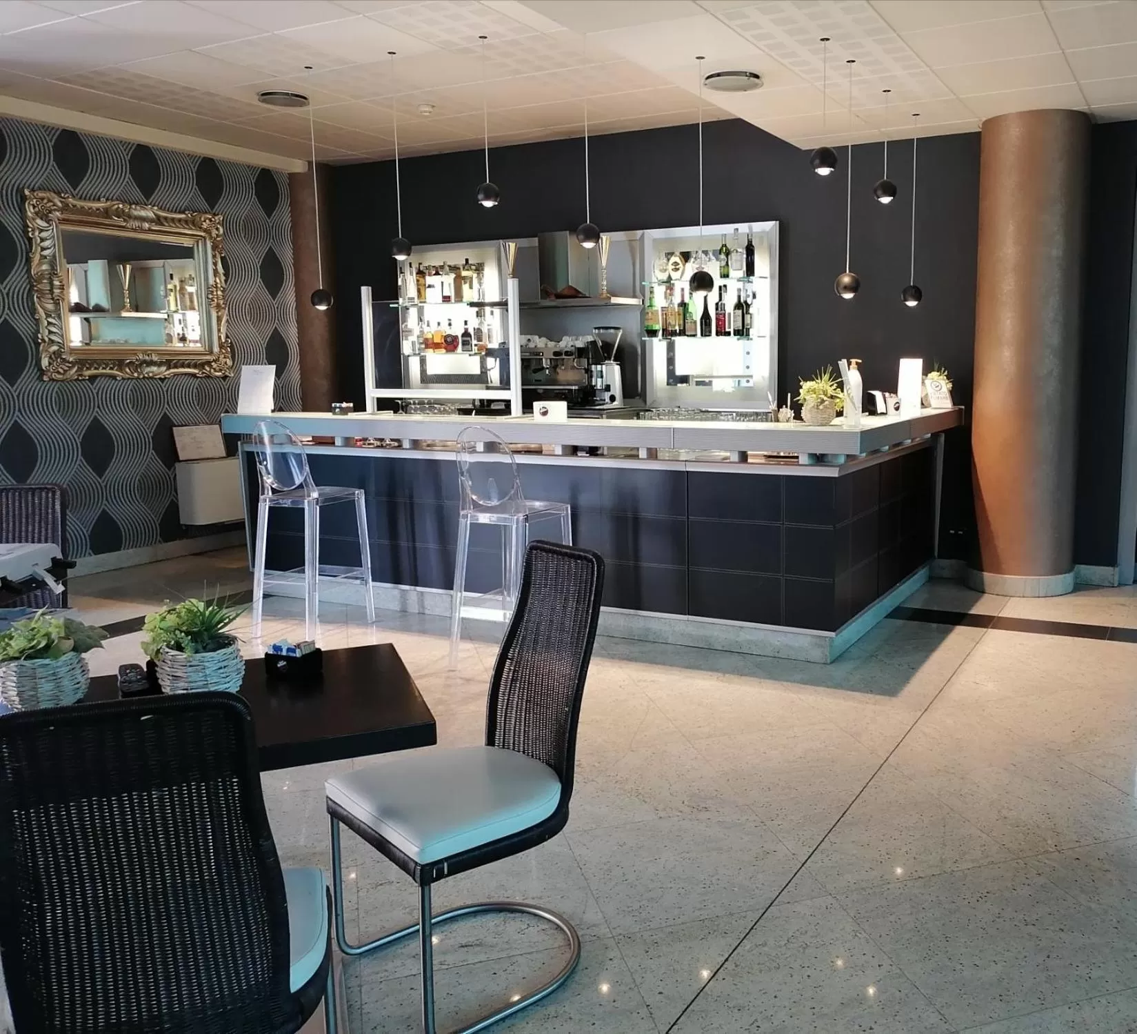 Lounge or bar in Hotel Parisi