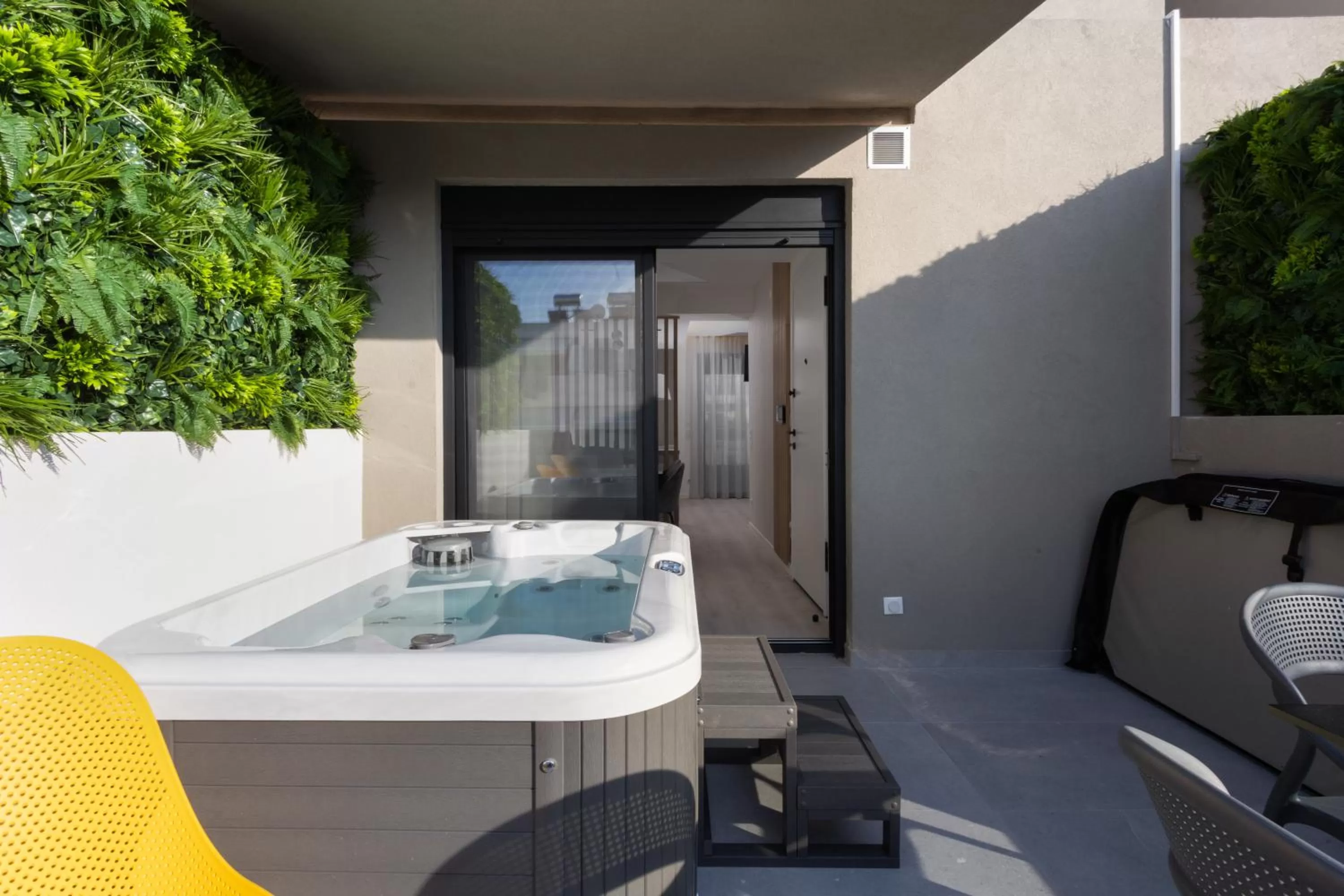 Hot Tub in Incanto Boutique Suites - Neos Kosmos