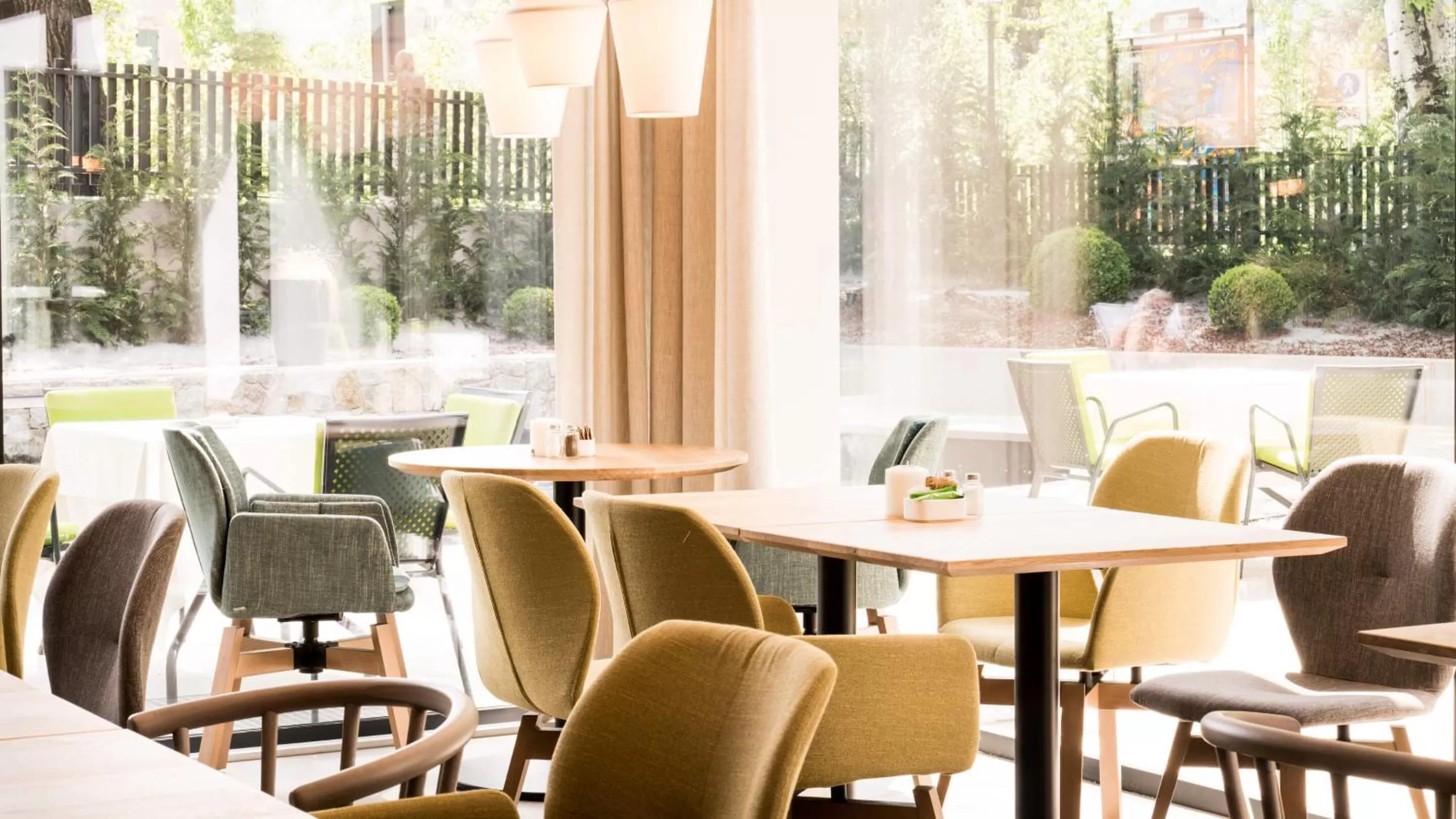 Lounge or bar in Flora Hotel & Suites