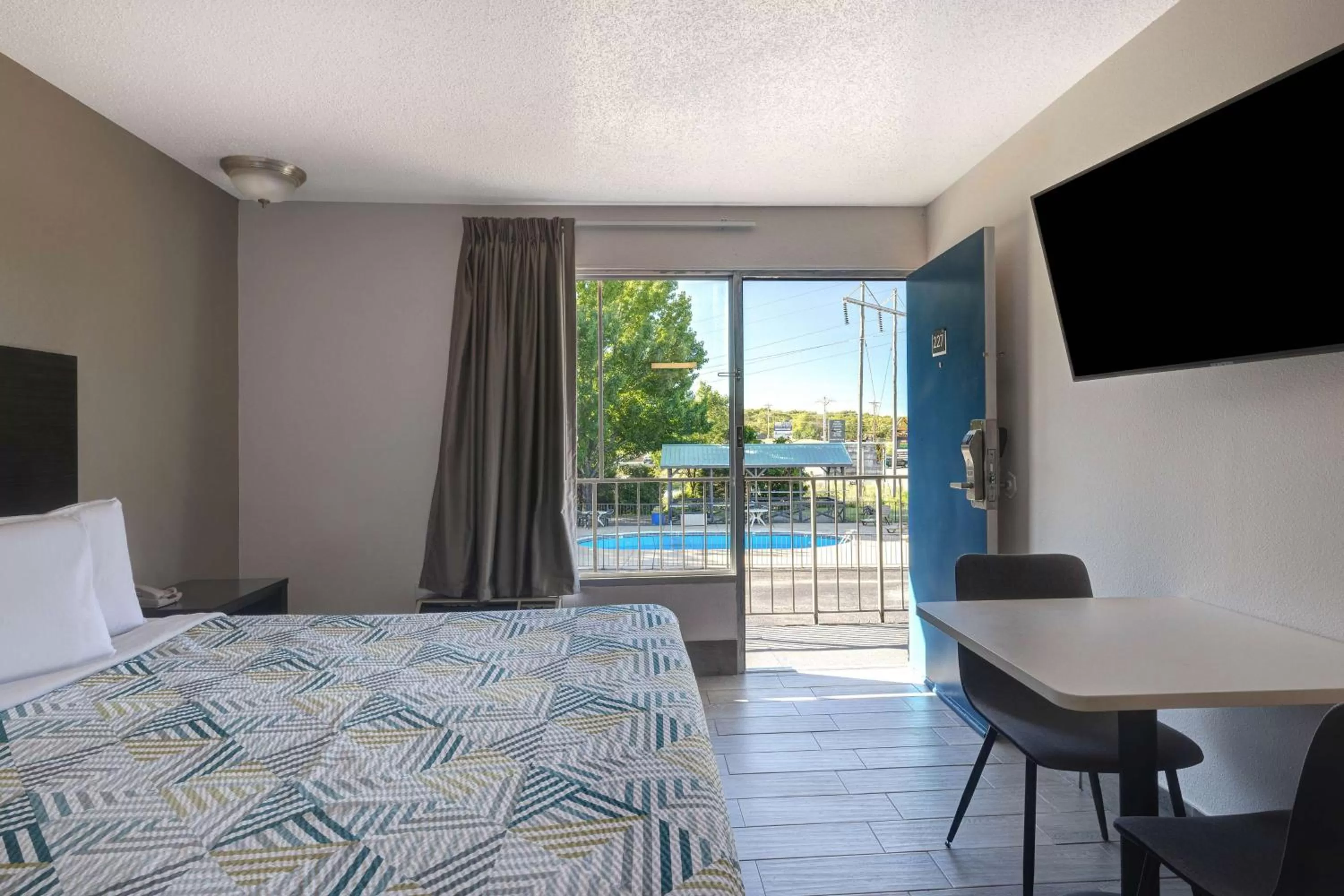 Bedroom in Studio 6 Branson West MO Silver Dollar City