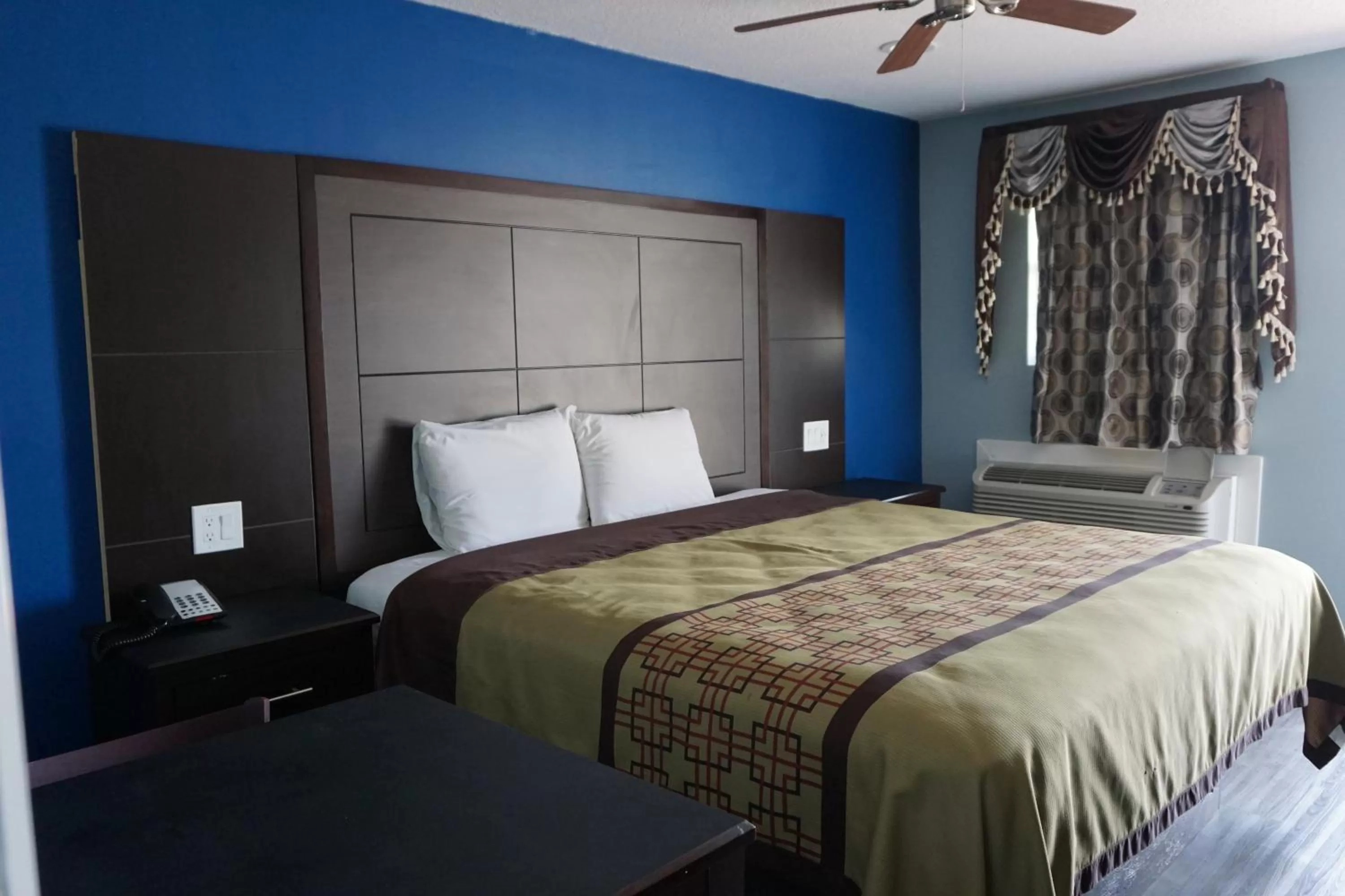 Photo of the whole room in Star Light Inn