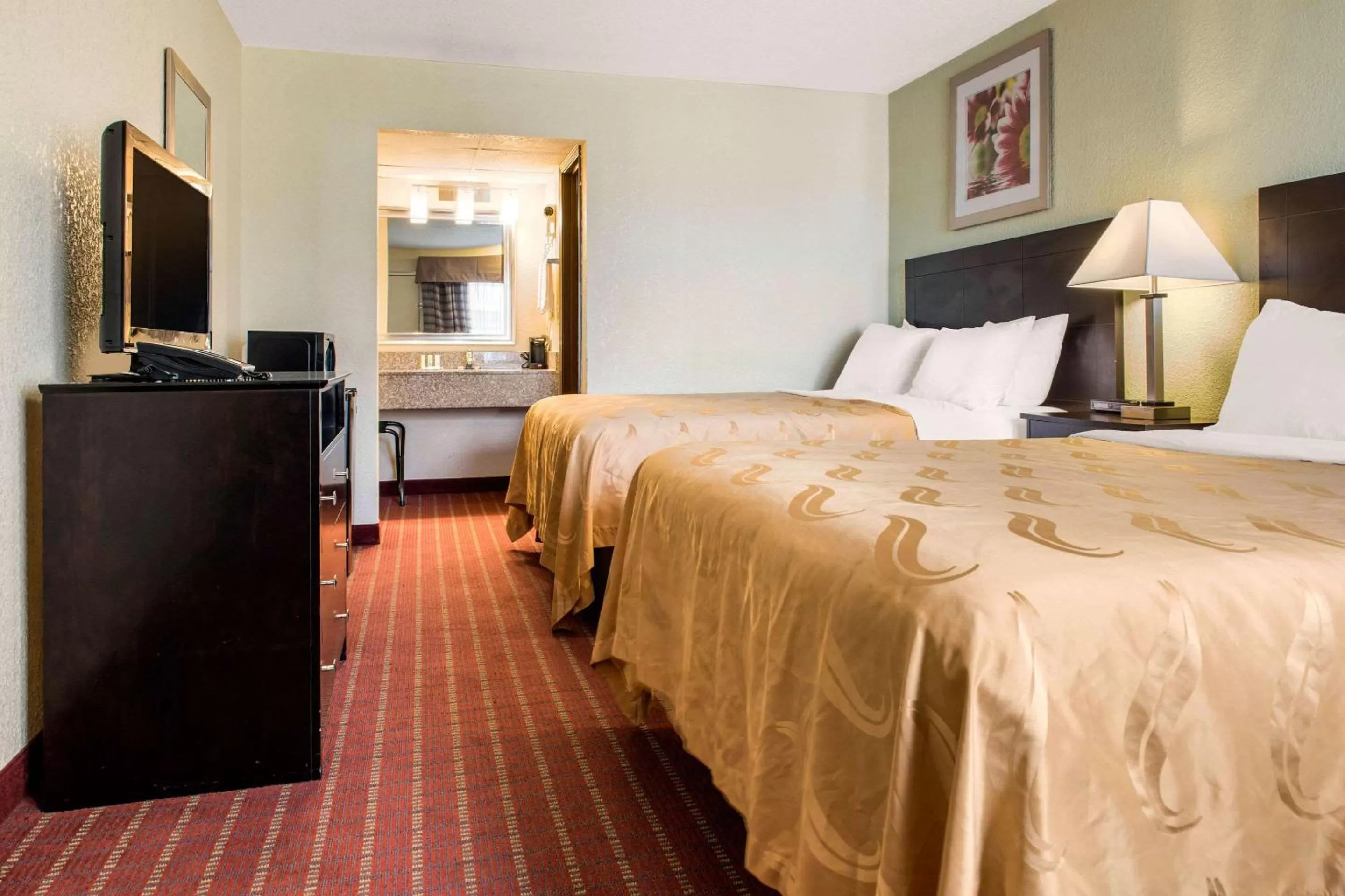 Photo of the whole room, Bed in Quality Inn Huntingburg - Jasper