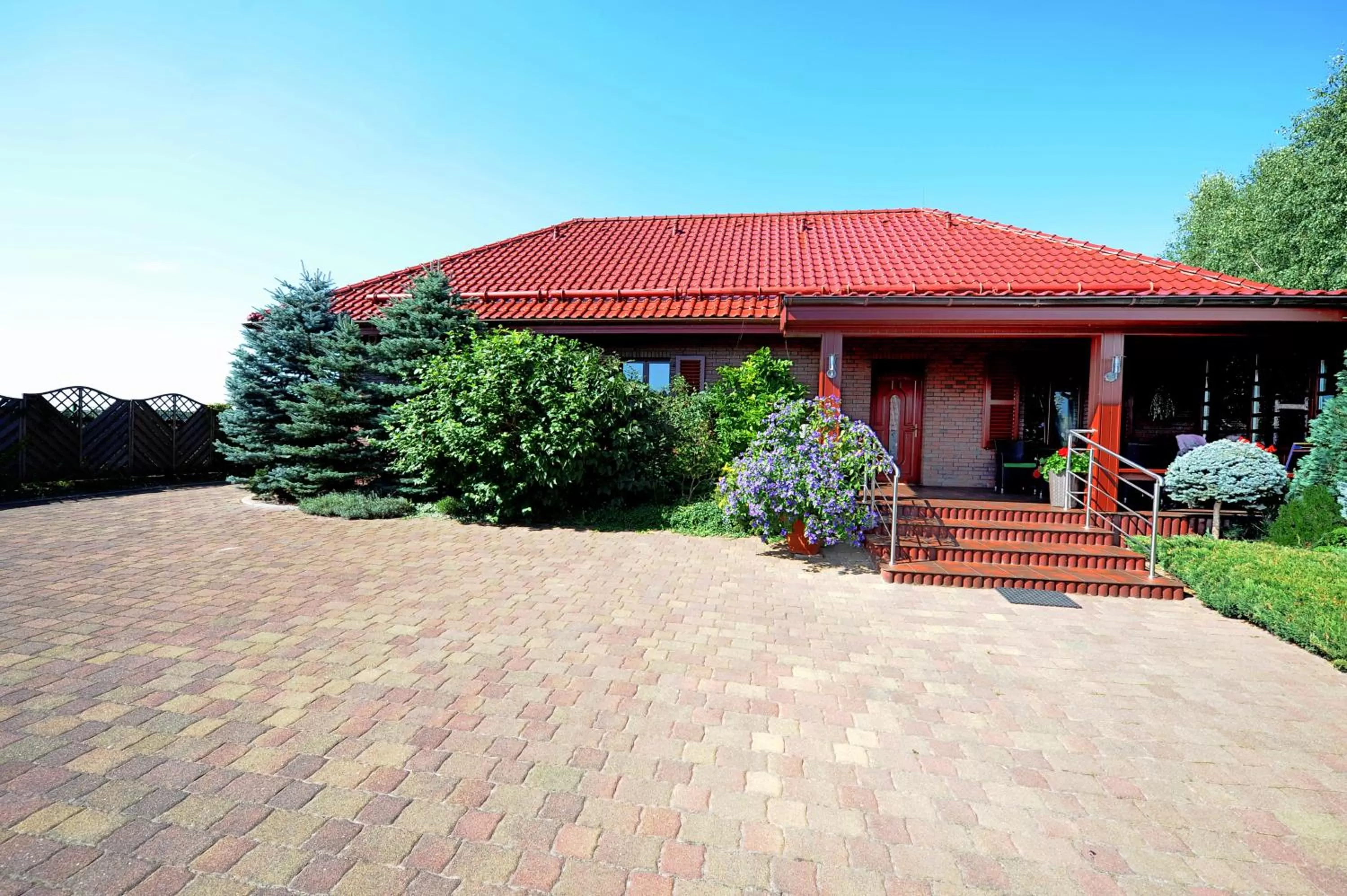 Facade/entrance in Port Jeziorak