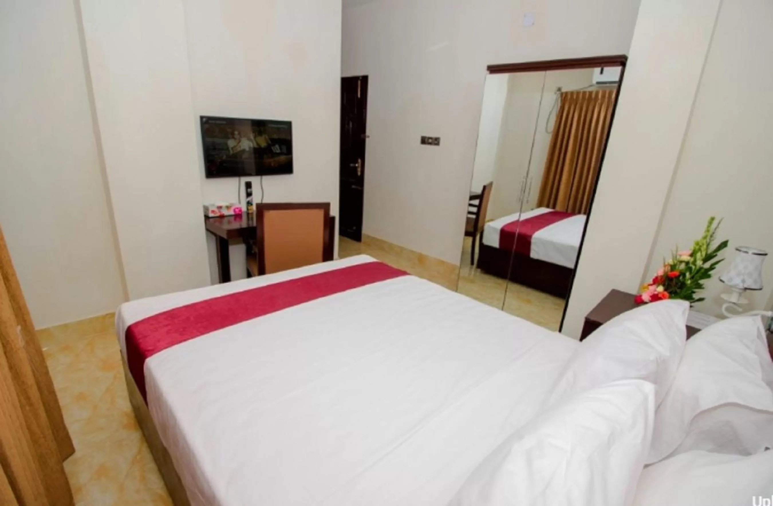 Bedroom, Bed in Hotel Gulshan Lake View