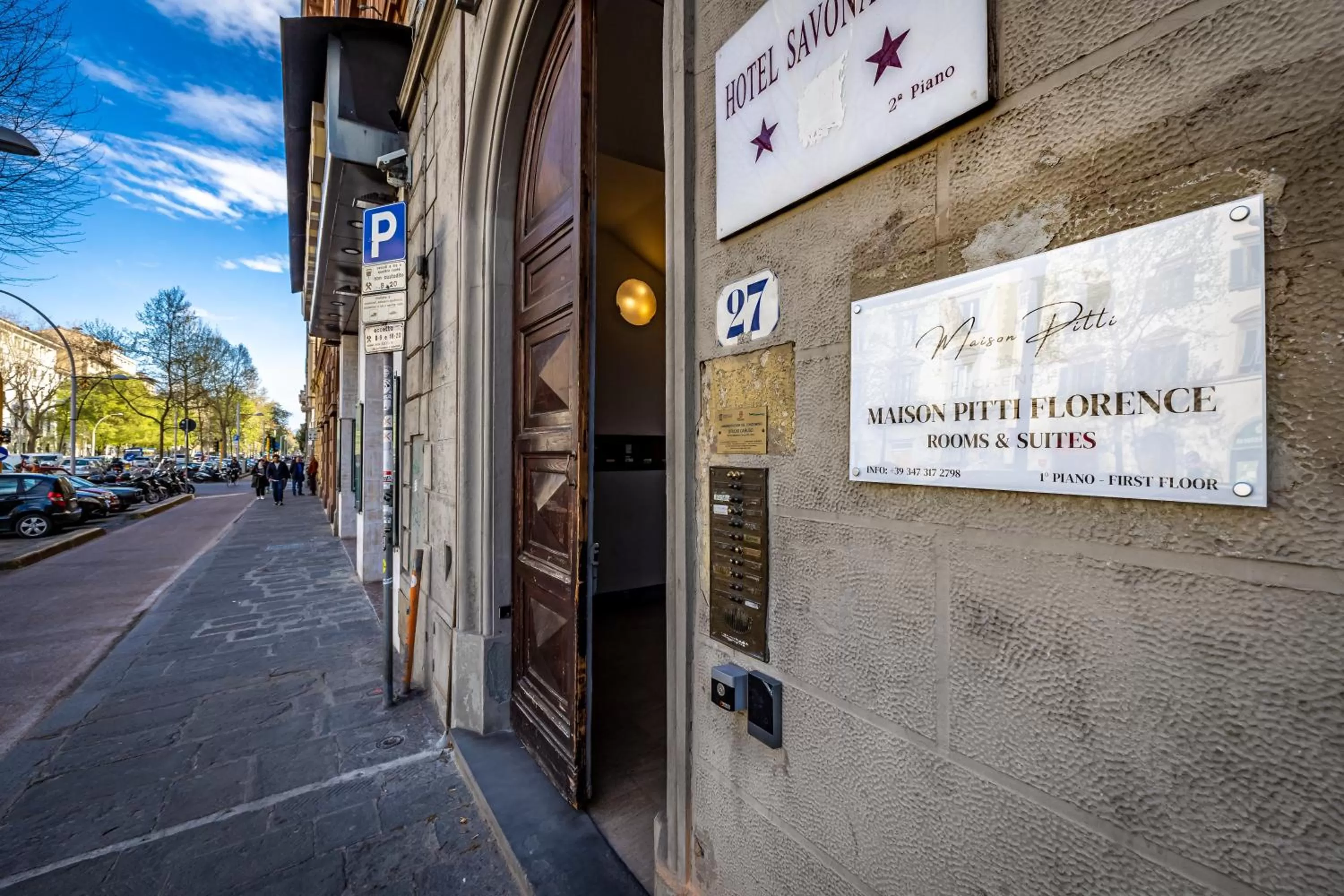 Logo/Certificate/Sign in Maison Pitti Florence
