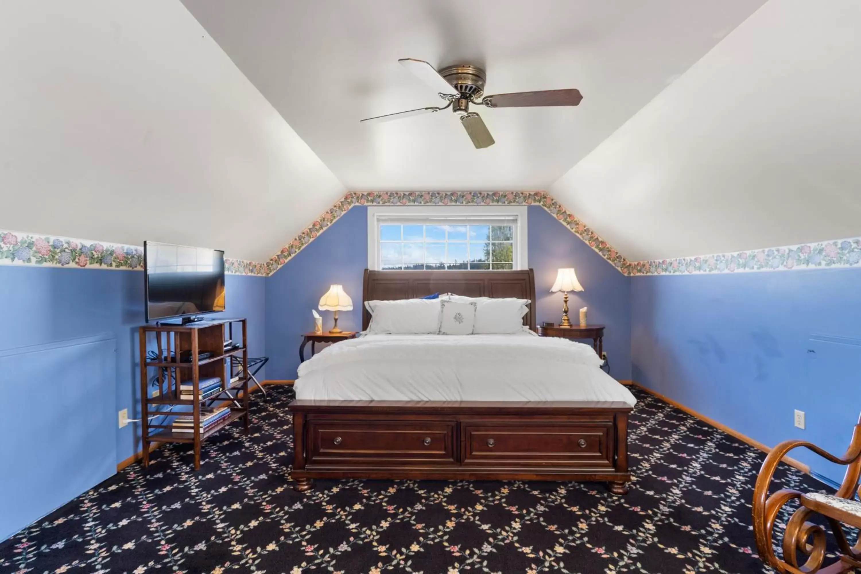 King Suite with Sea View in Anchorage Inn B&B King Suite with Sea View in Anchorage Inn B&B