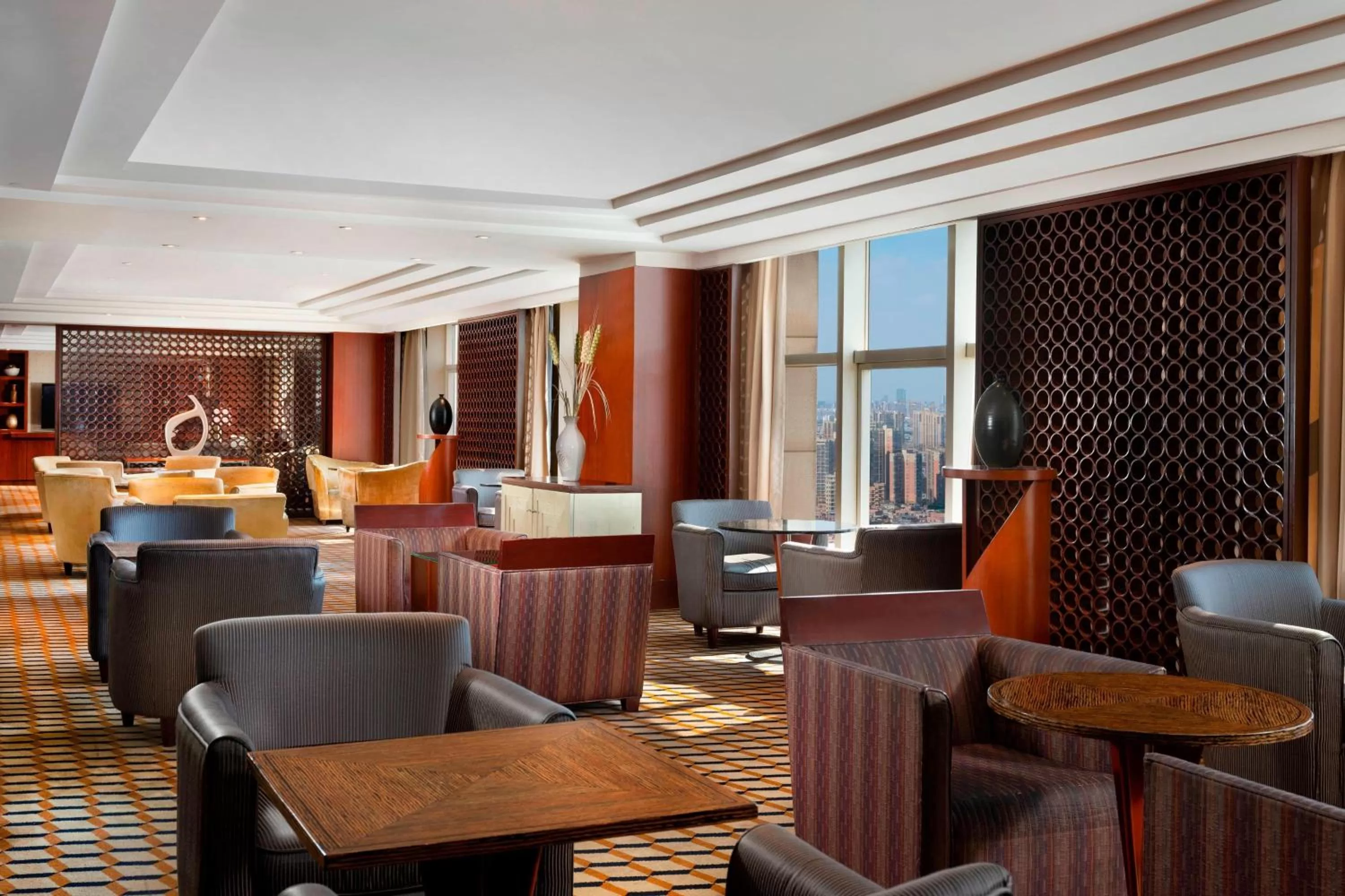 Lounge or bar in Sheraton Dongguan Hotel