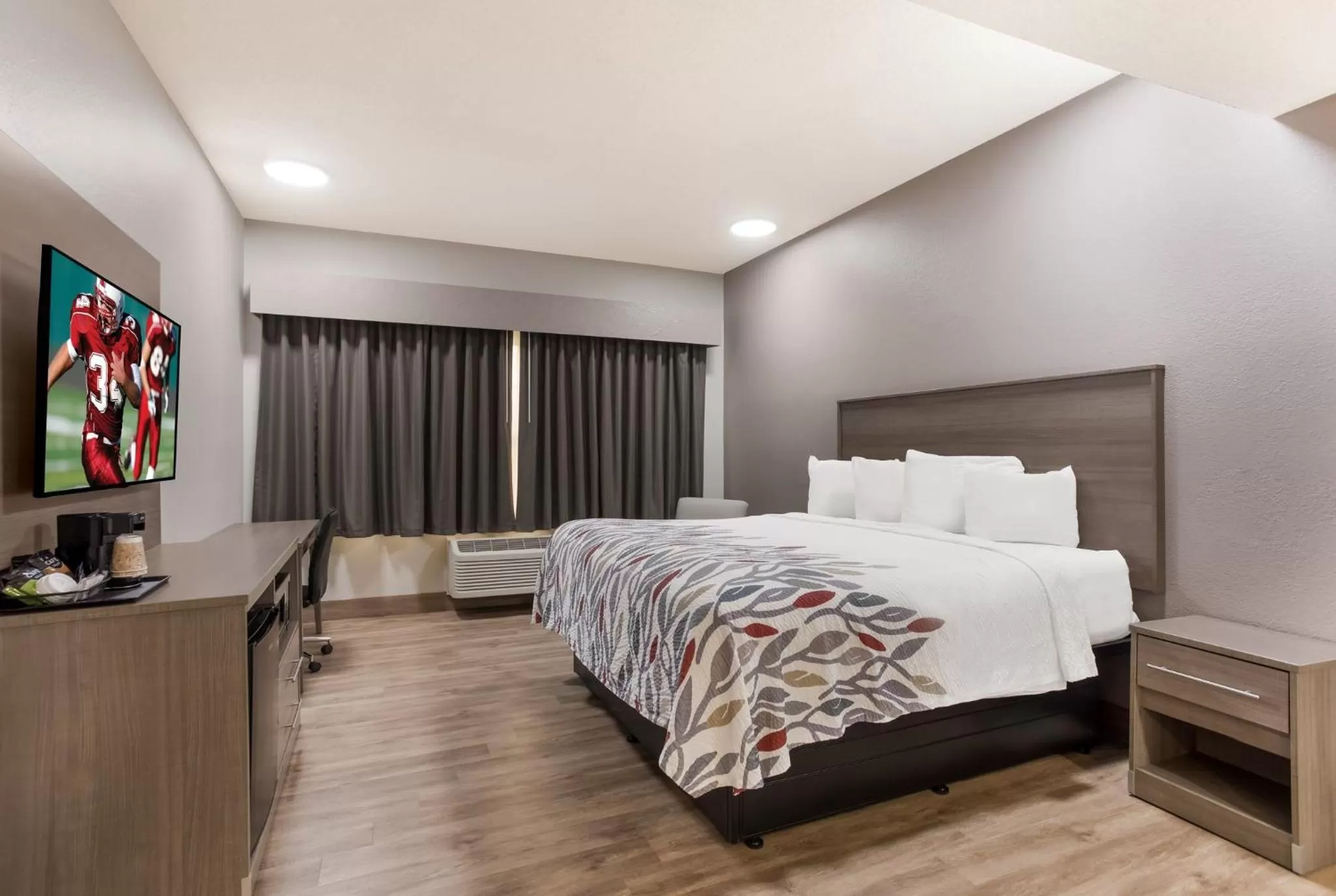 Photo of the whole room, Bed in Red Roof Inn & Suites Corbin