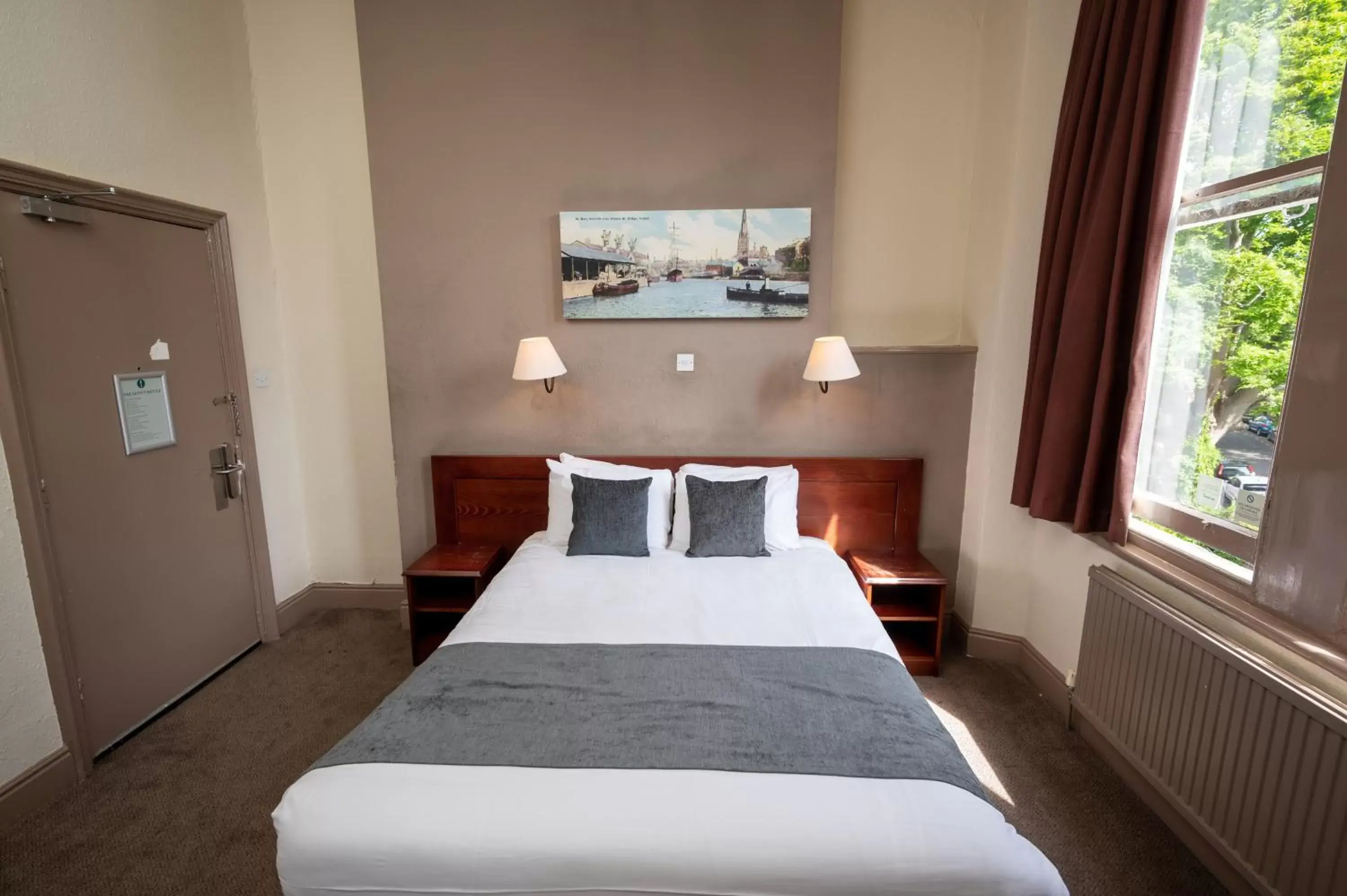 Small Double Room in Channings Hotel by Greene King Inns Small Double Room in Channings Hotel by Greene King Inns