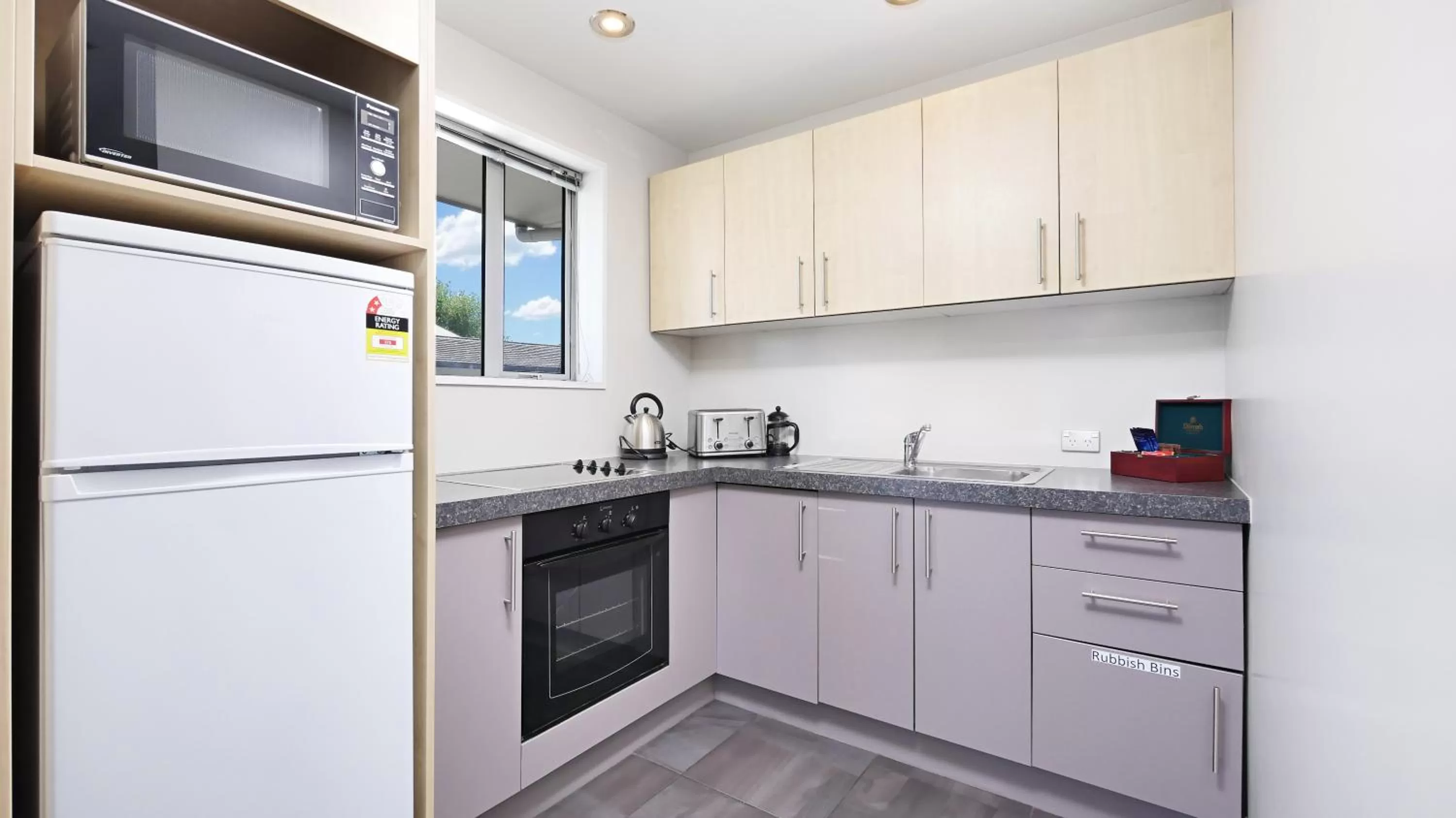 Coffee/tea facilities in Arthur's Court Motor Lodge