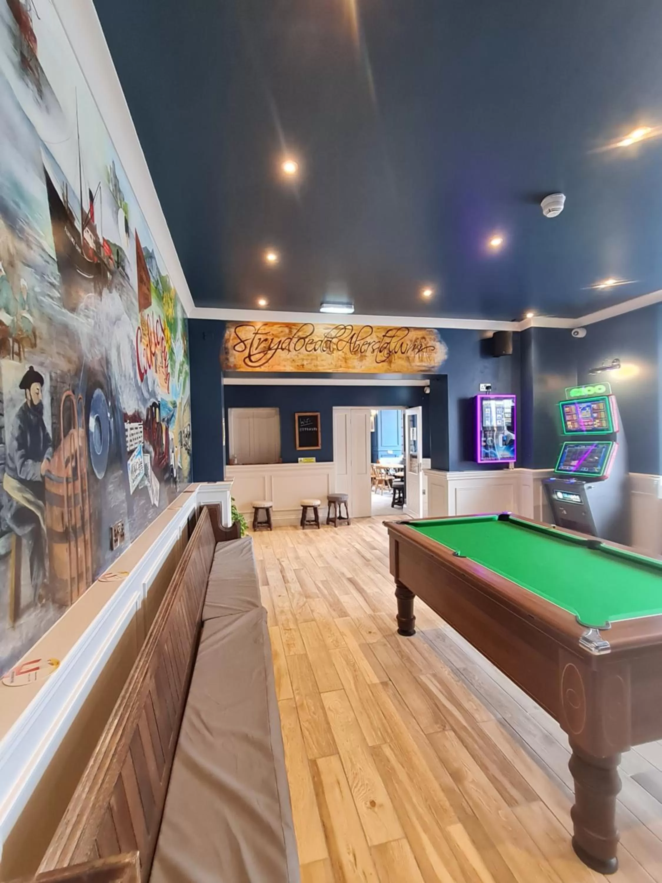 Game Room, Billiards in Y Griffin