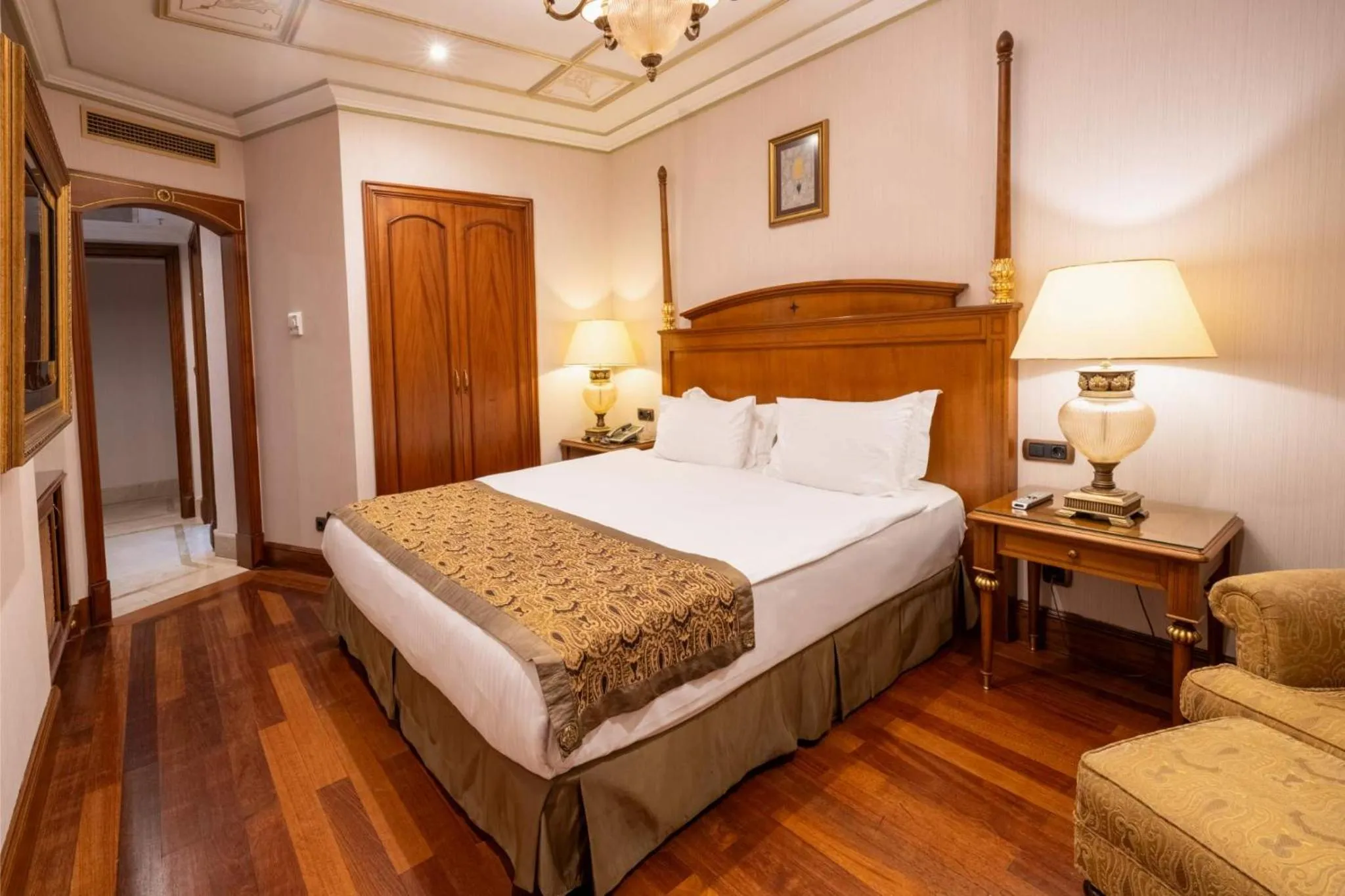 Bedroom, Bed in The Central Palace Taksim