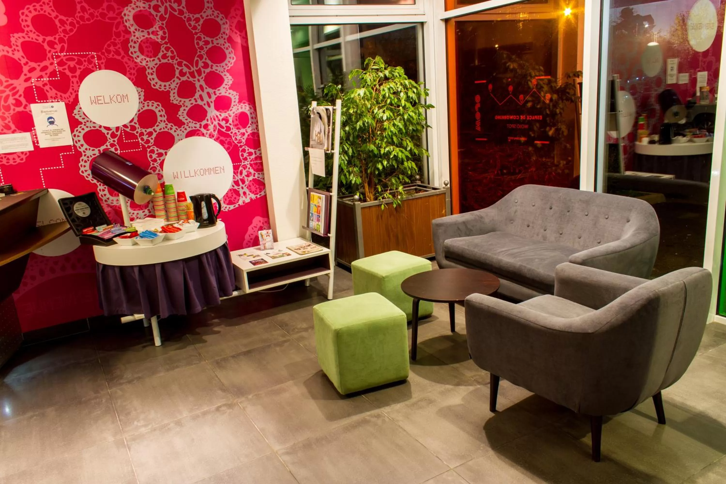 Lobby or reception in ibis Styles Bethune Bruay la Buissière