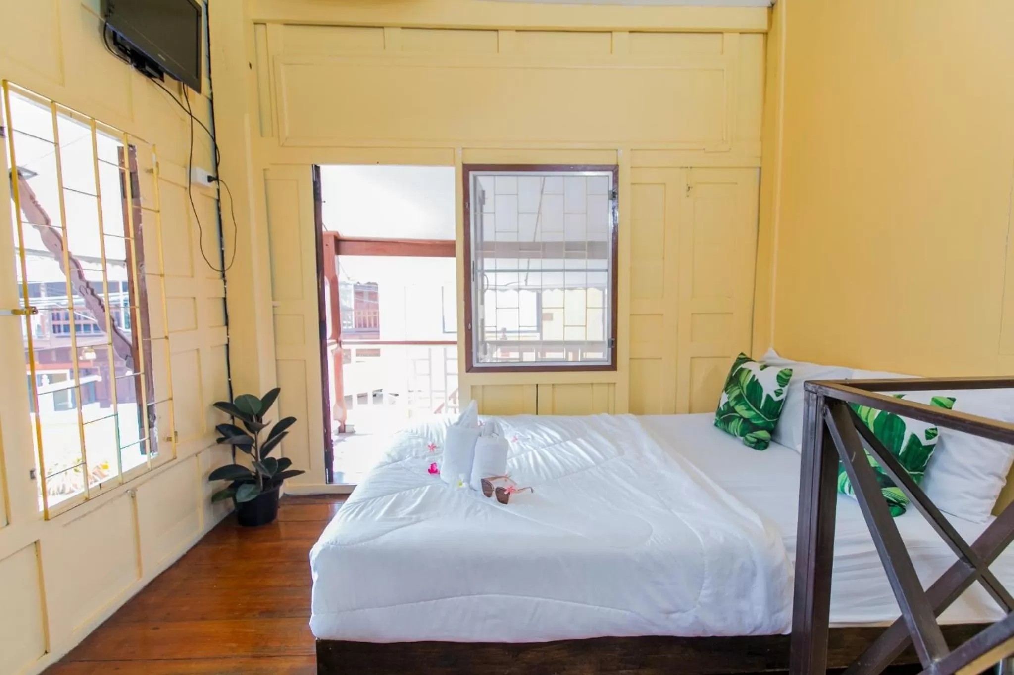 Photo of the whole room, Bed in MANDARIN LODGE by victor