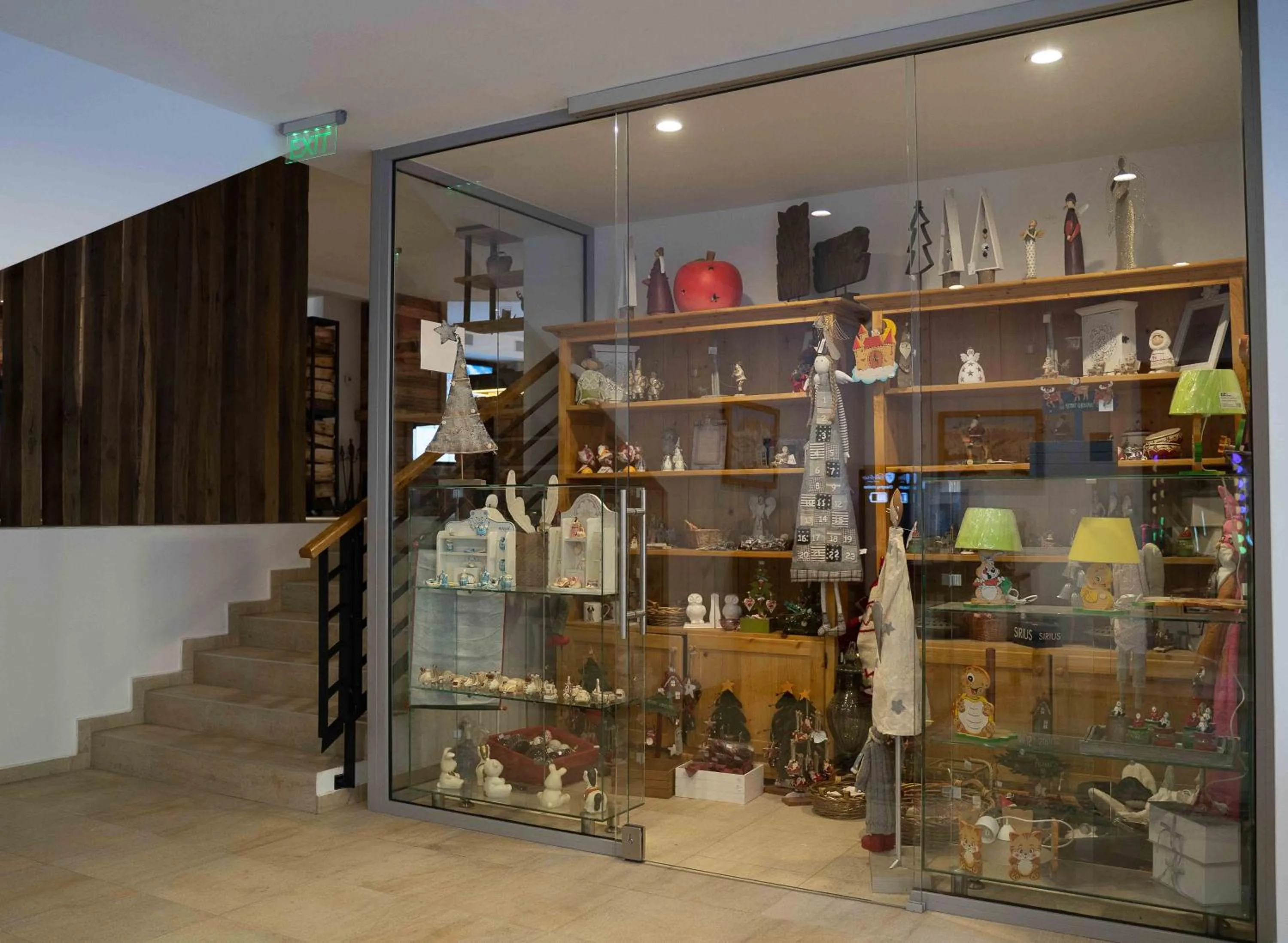 On-site shops in Teleferic Grand Hotel