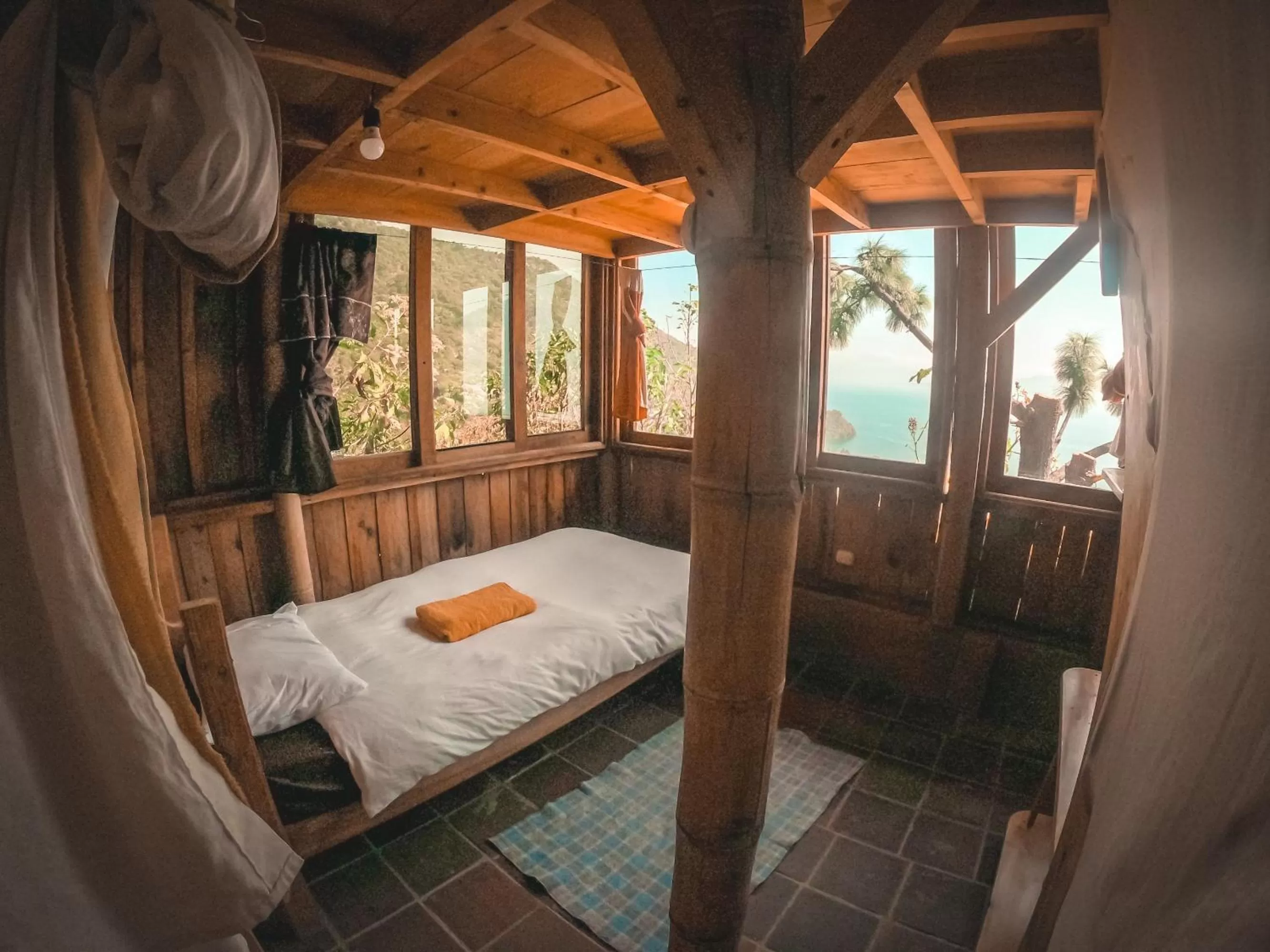 Single Bed in 4-Bed Dormitory Room in Eagle's Nest Atitlán