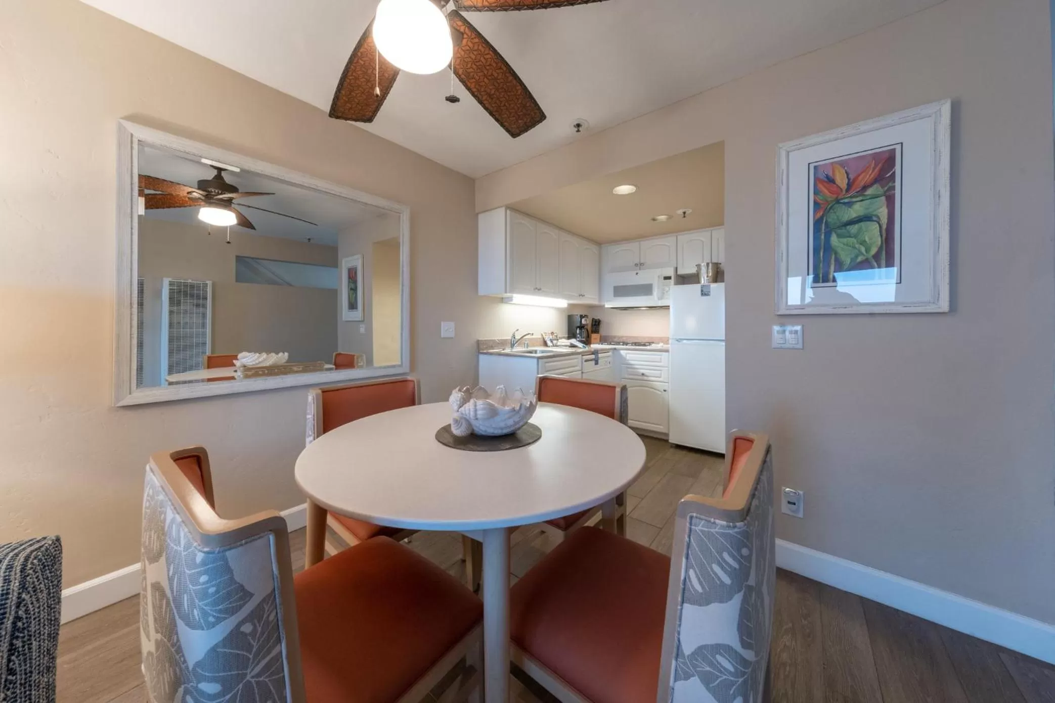 Kitchen or kitchenette in Southern California Beach Club