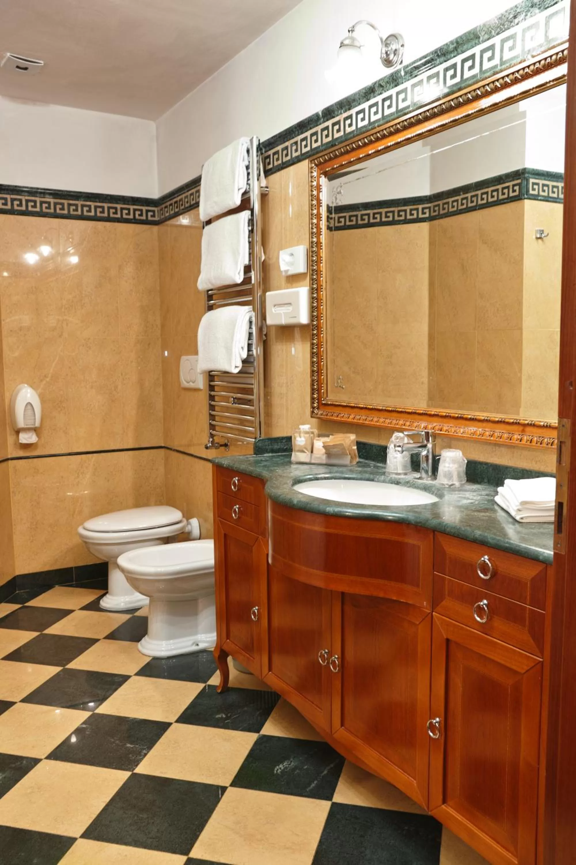 Toilet in Hotel Hiberia