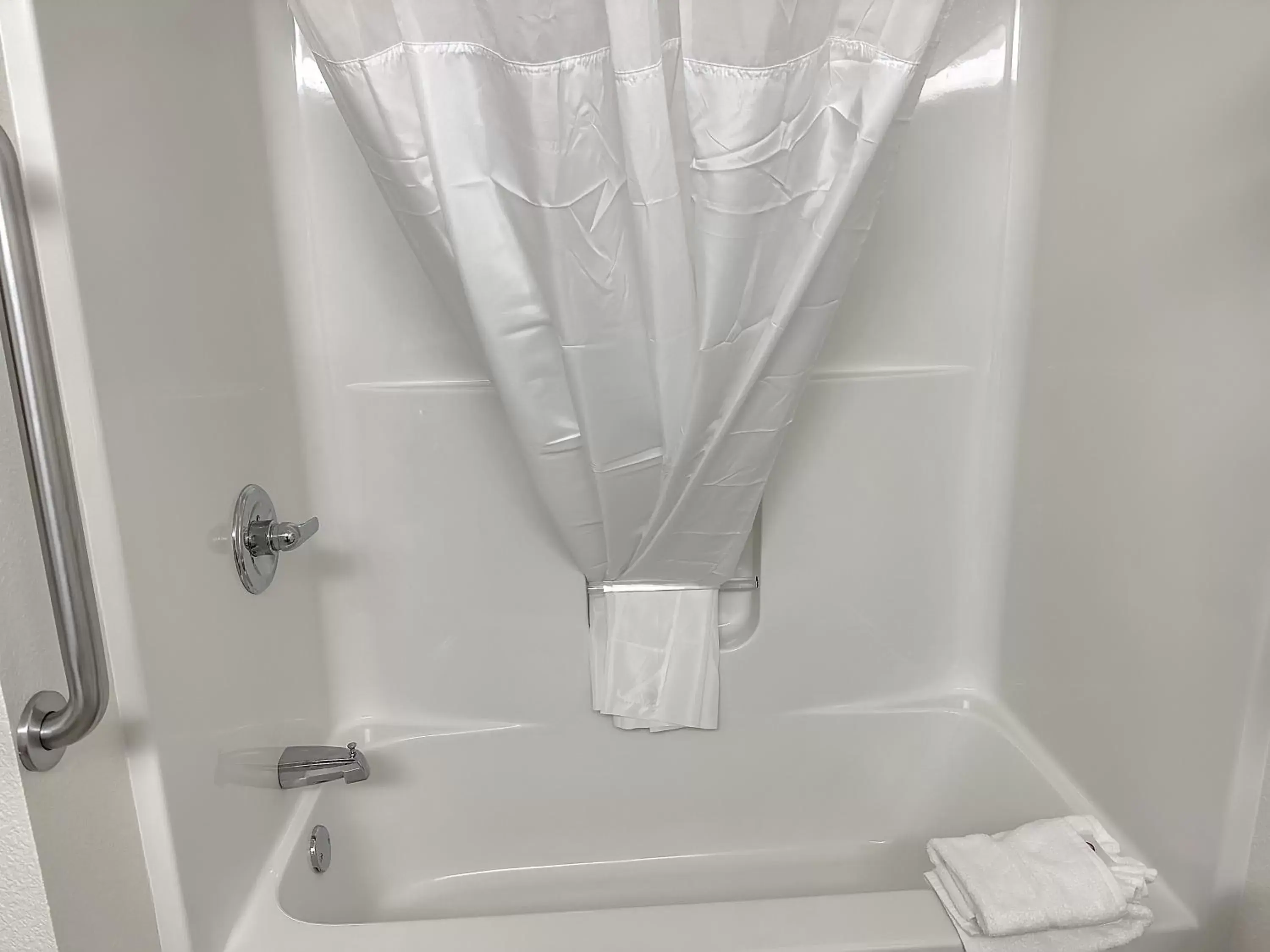 Deluxe Suite with Spa Bath in Estherville Hotel & Suites Deluxe Suite with Spa Bath in Estherville Hotel & Suites