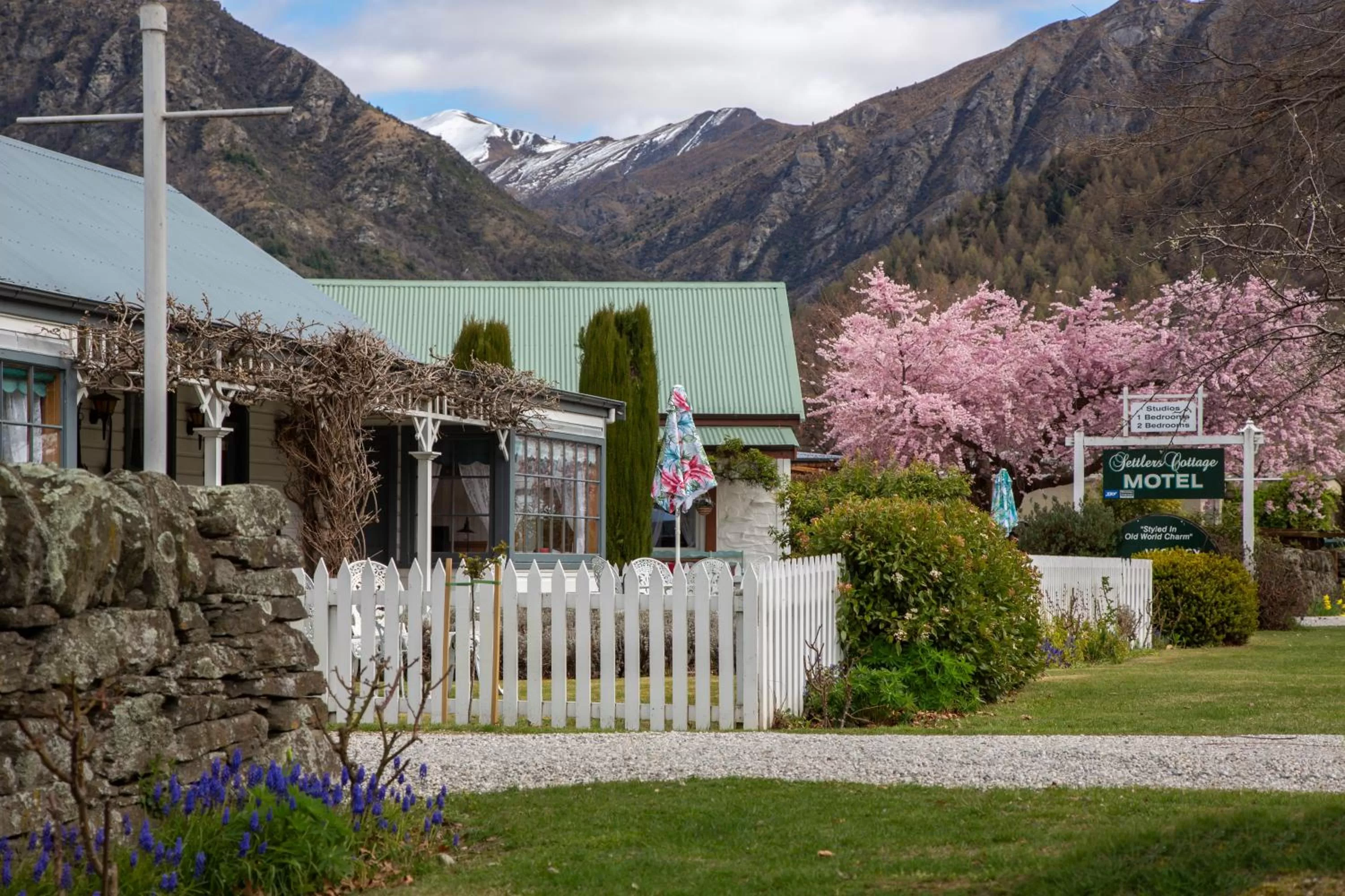 Settlers Cottage Motel