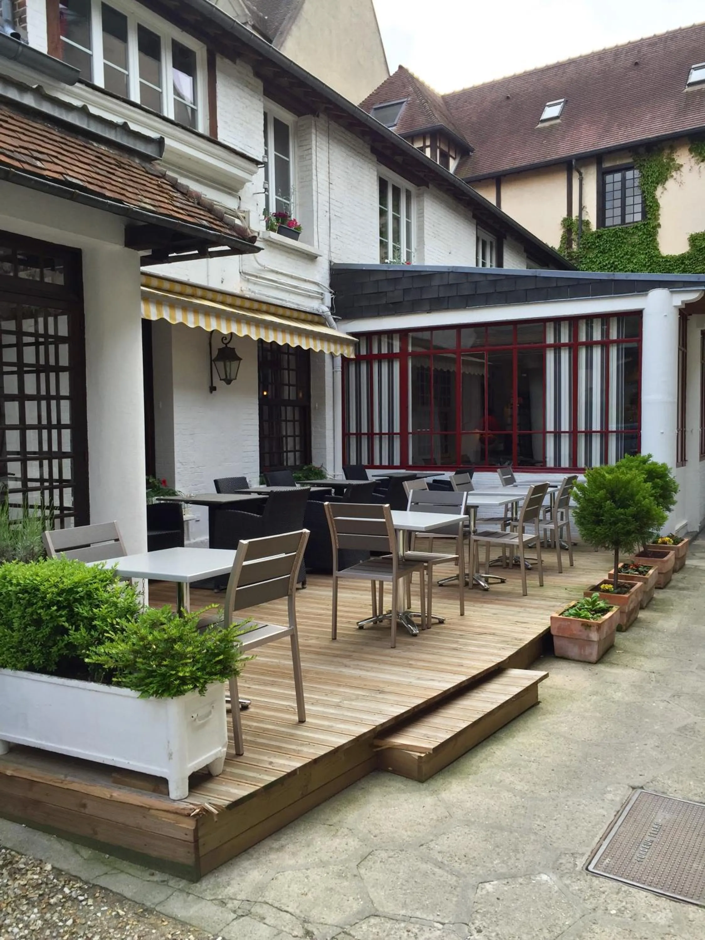 Patio in Hotel de Normandie