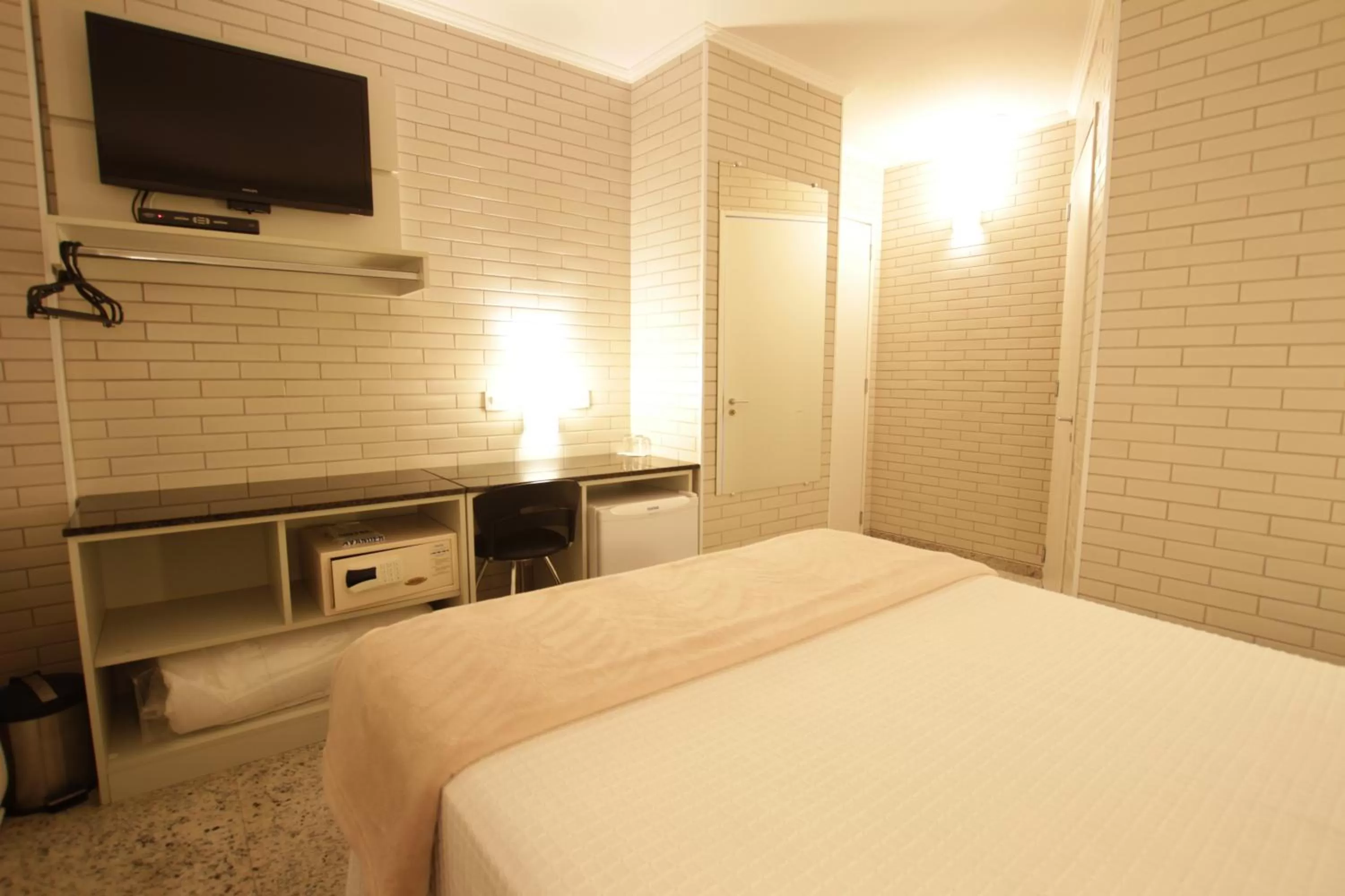 Bedroom, Bed in Hotel Confiance Centro Cívico