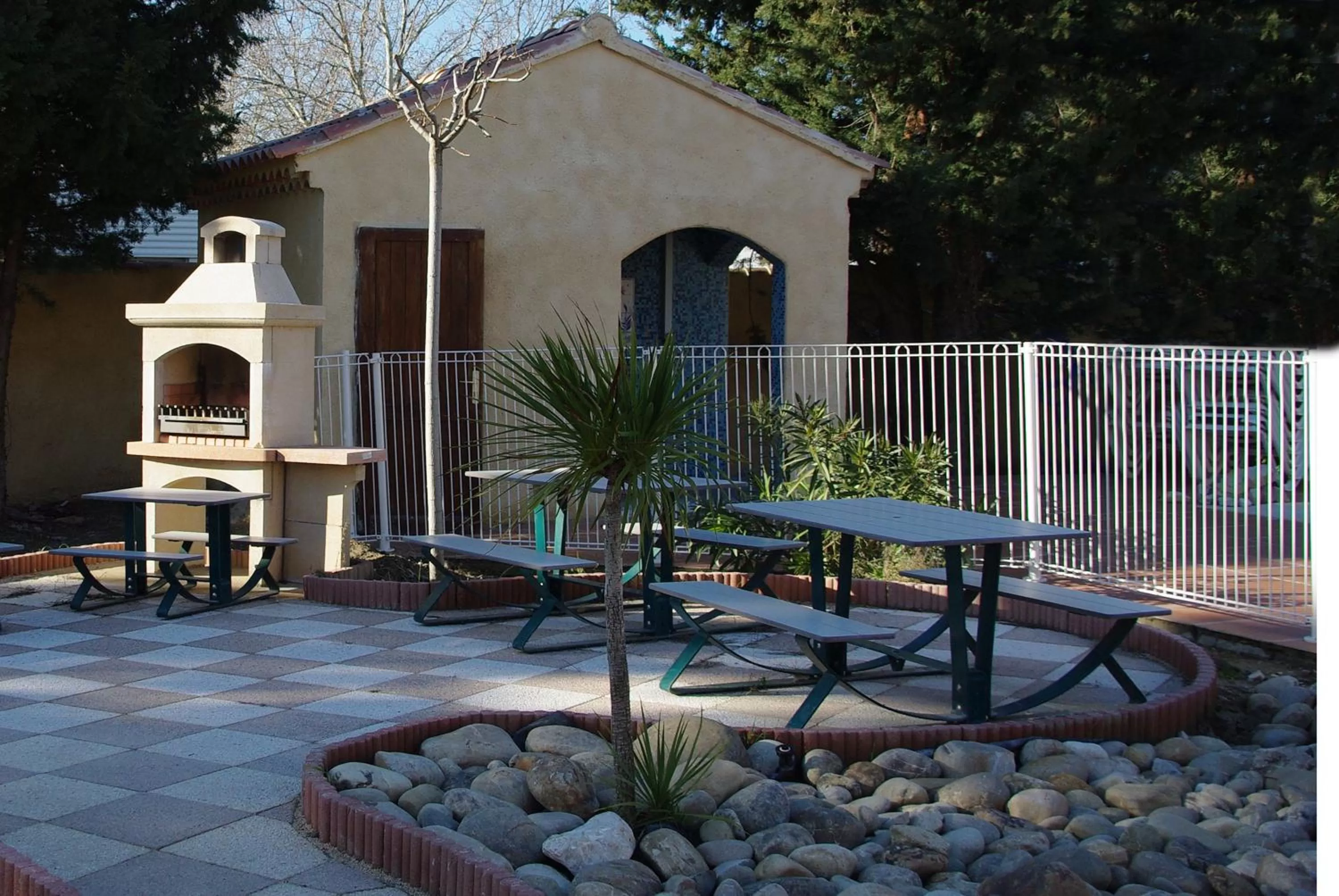 BBQ Facilities in Appart'Hotel Festival Sud Aqua - Avignon TGV