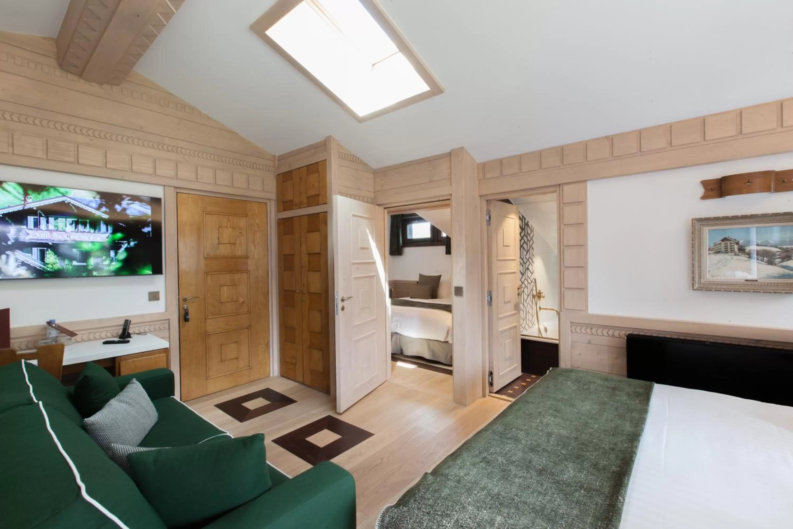 Photo of the whole room, Bed in Au Coin Du Feu