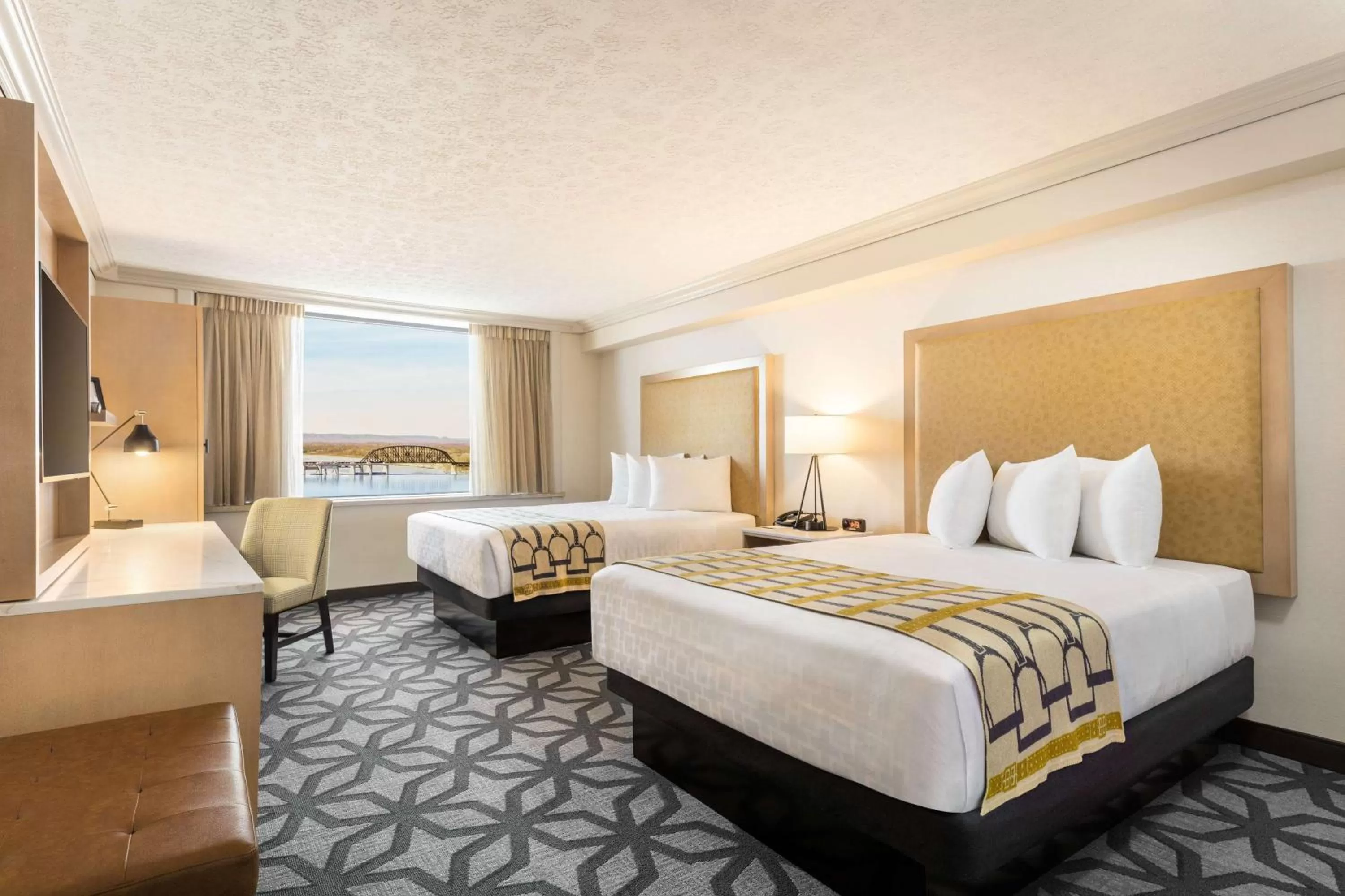 Photo of the whole room, Bed in Galt House Hotel, A Trademark Collection Hotel