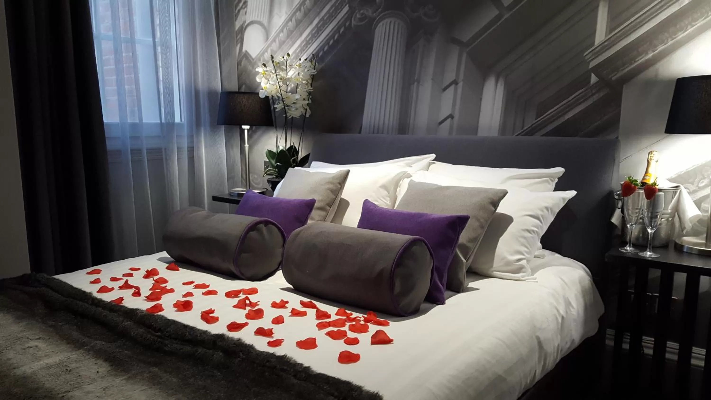 Bed in Grey Street Hotel