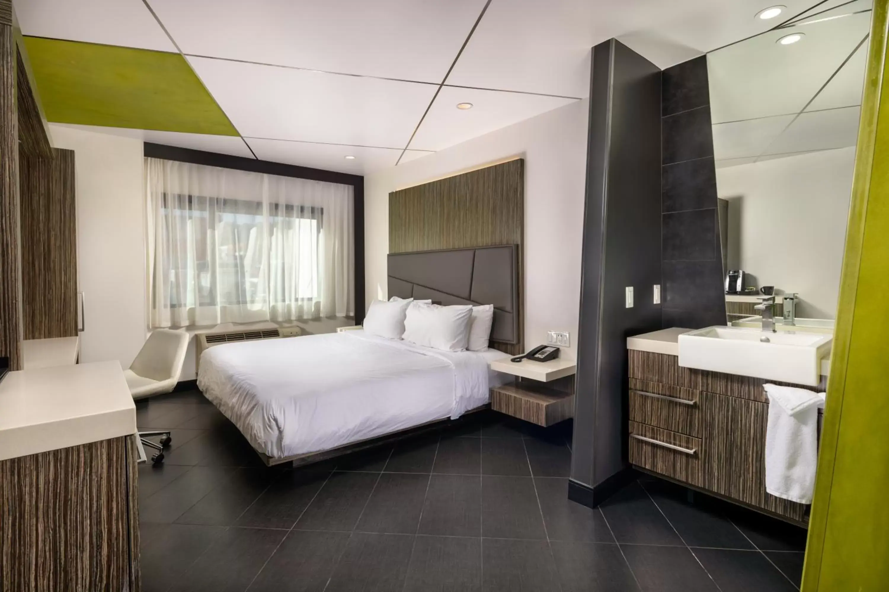 Queen Suite - single occupancy in The Moment Hotel Queen Suite - single occupancy in The Moment Hotel