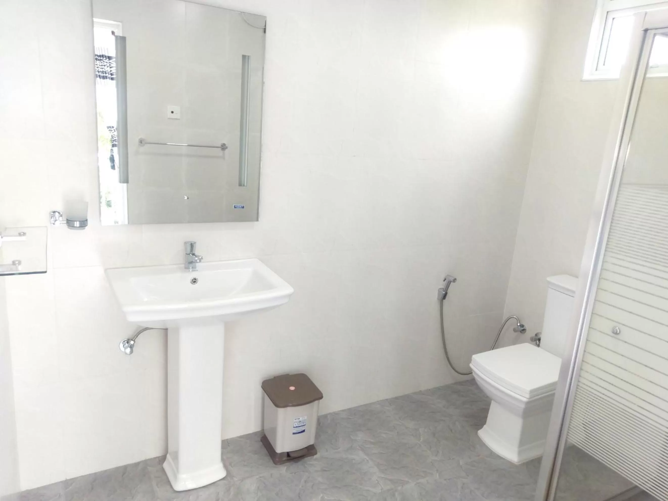 Toilet, Bathroom in Mahaweli View Inn