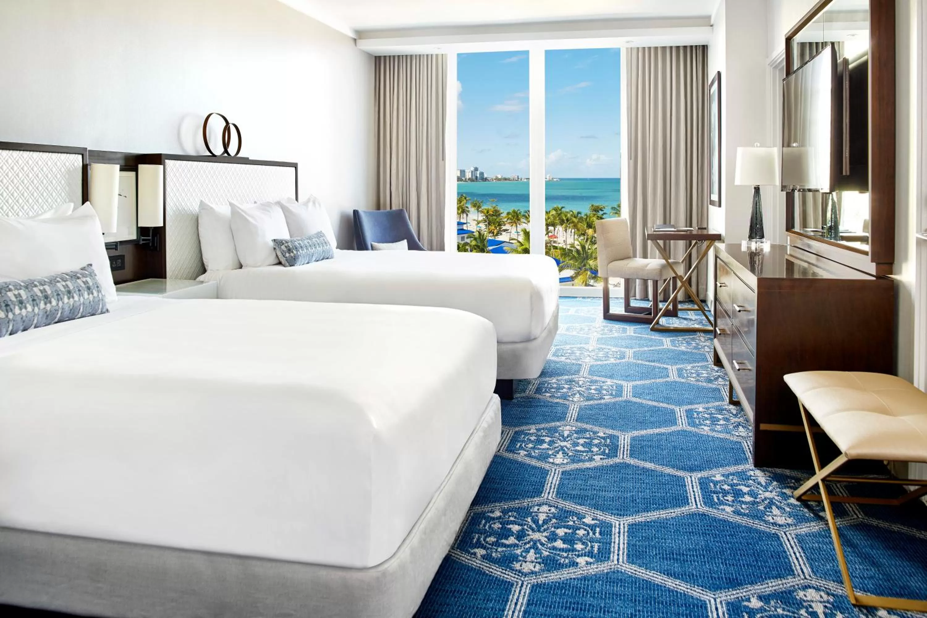 Photo of the whole room, Bed in Fairmont El San Juan Hotel