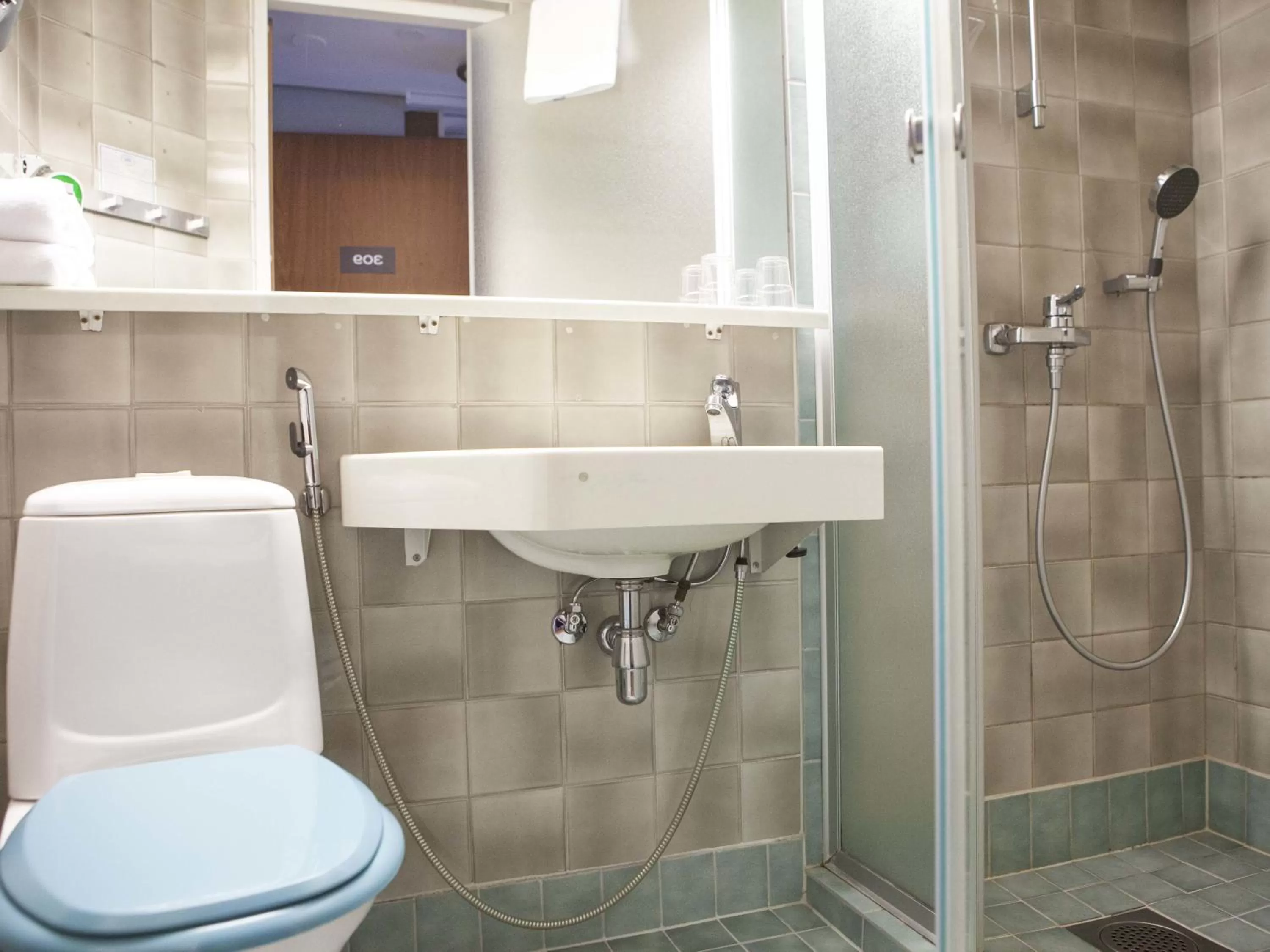 Shower in Finlandia Park Hotel Helsinki