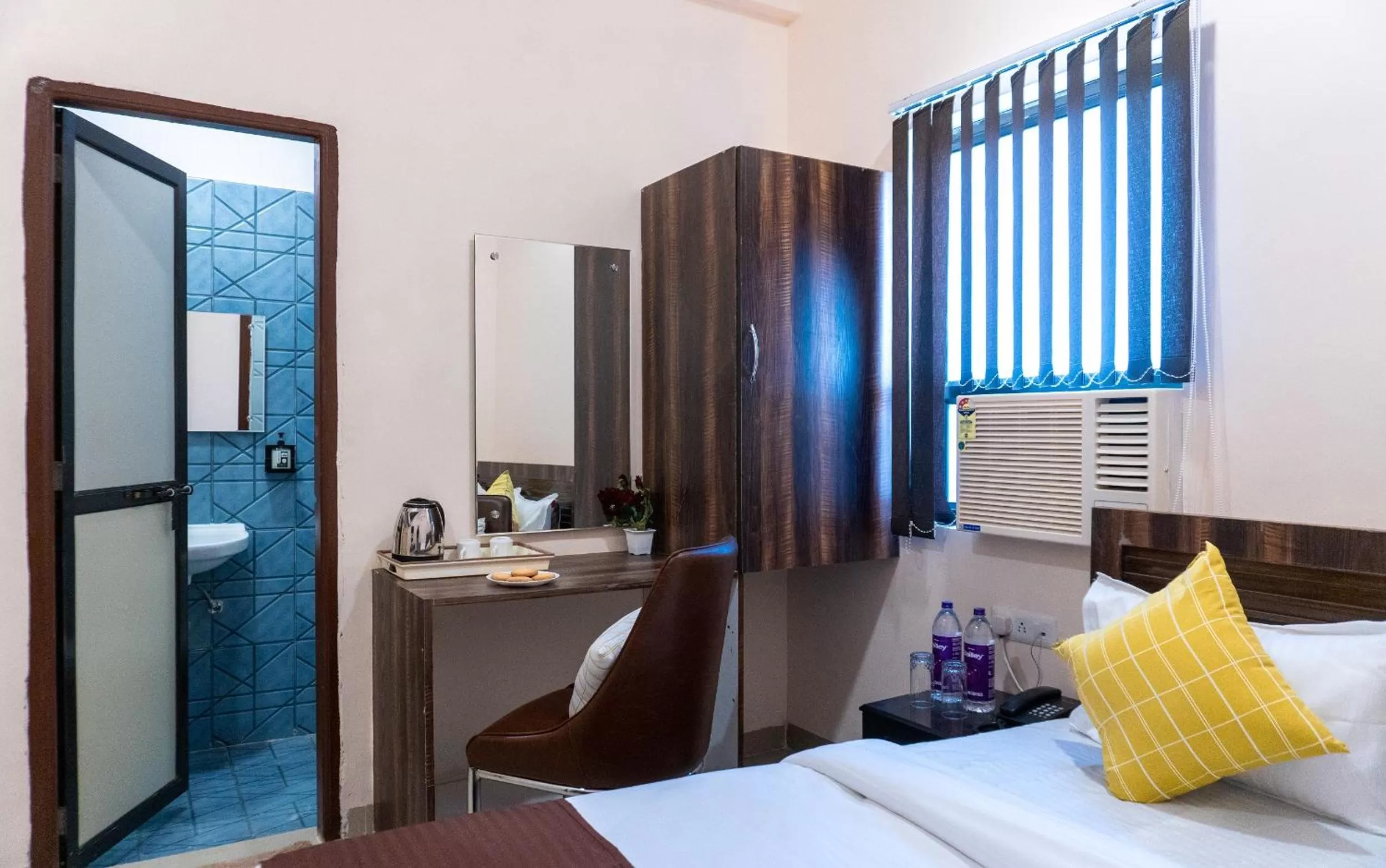 Photo of the whole room, Bed in Sukoon Pearl inn