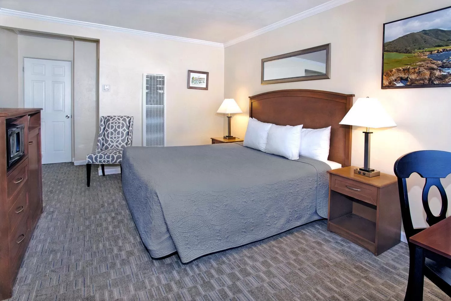 Photo of the whole room, Bed in Villa Franca Inn