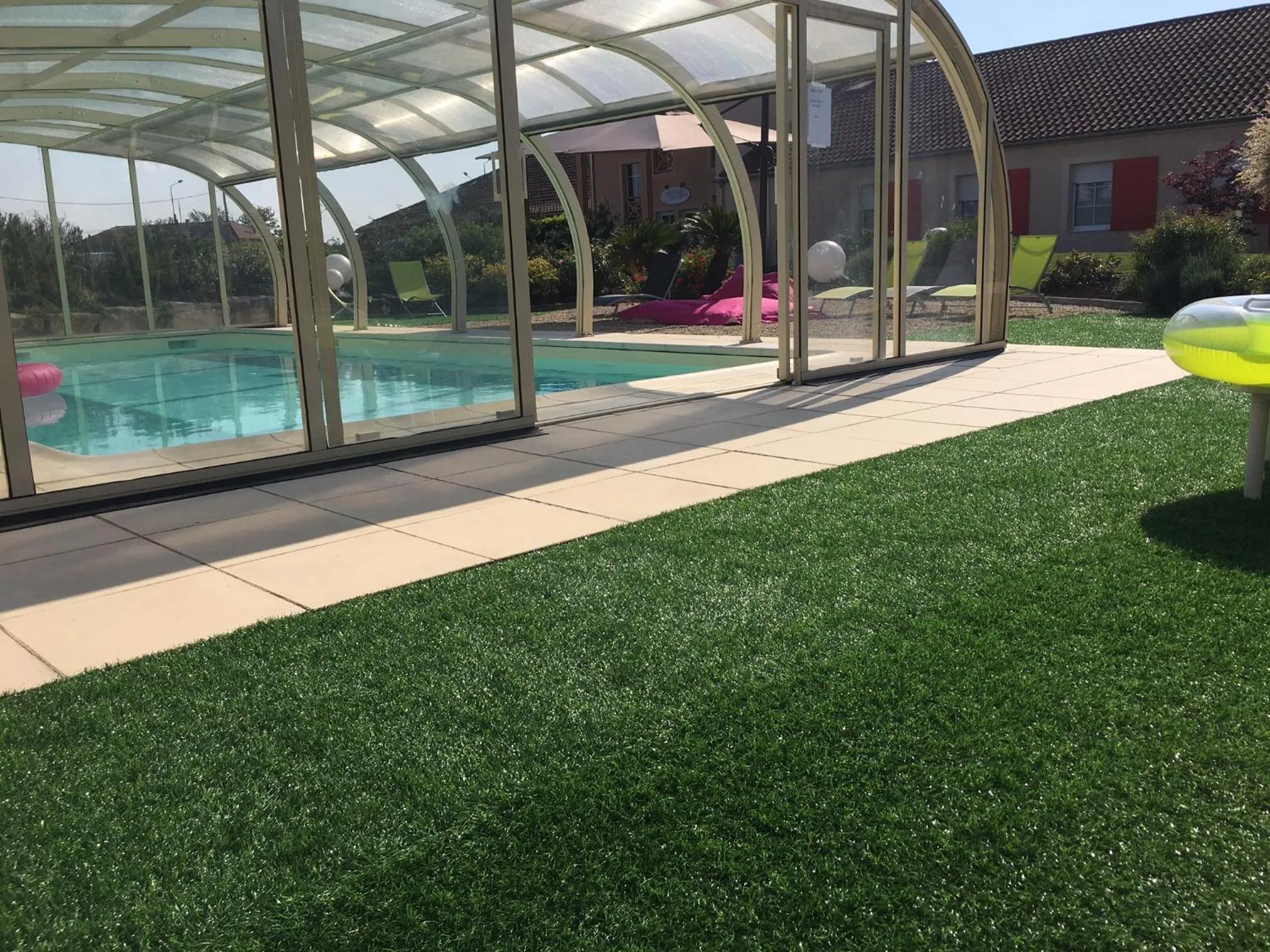 Swimming pool in The Originals Boutique, Hôtel Le Pillebois, Bourg-en-Bresse Nord