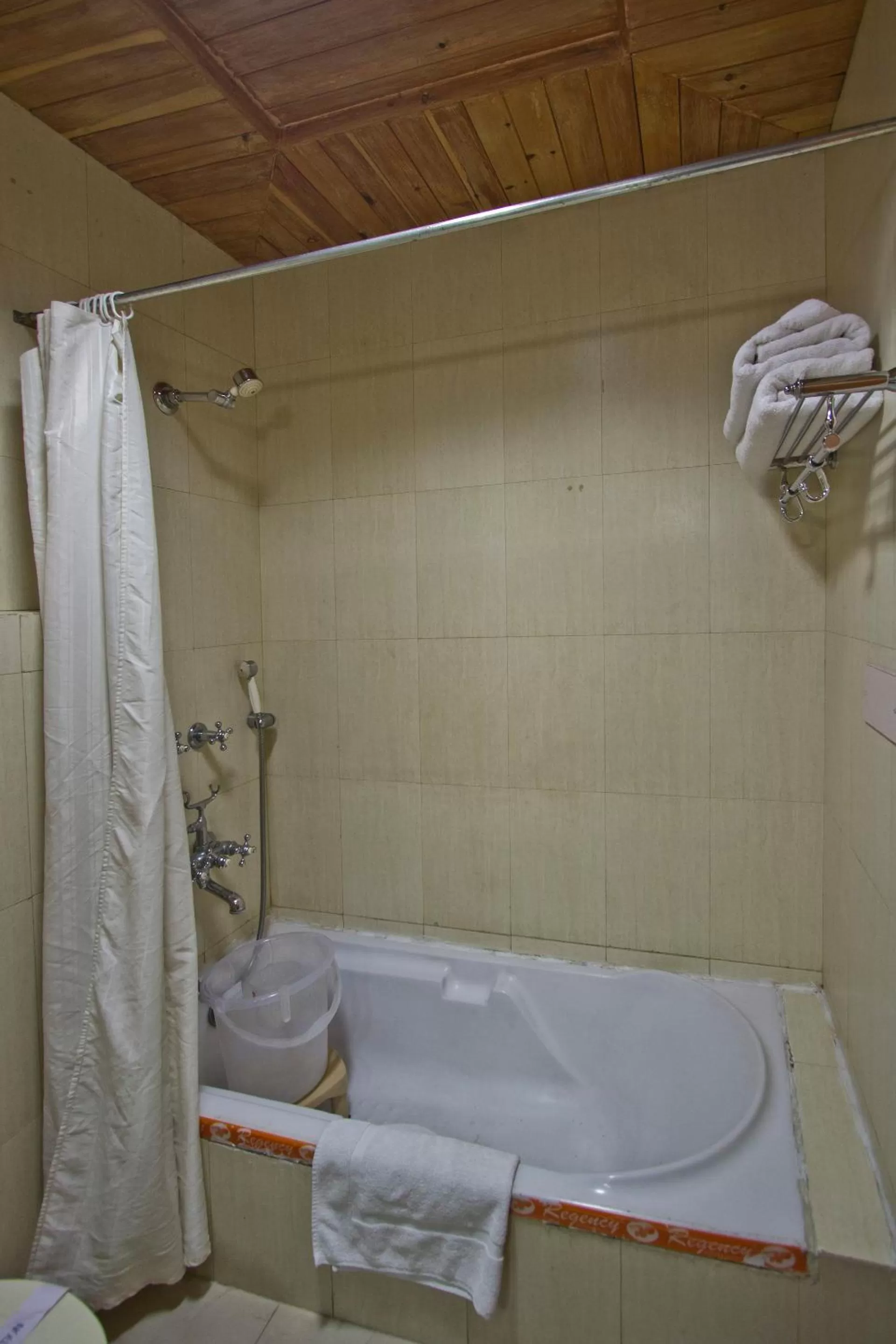 Bathroom in Hotel Broadways Inn