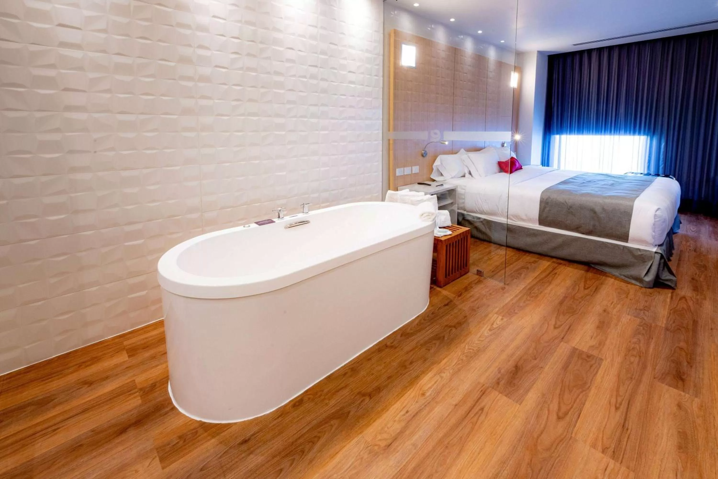 Photo of the whole room, Bed in Ramada Encore by Wyndham Guadalajara Aeropuerto